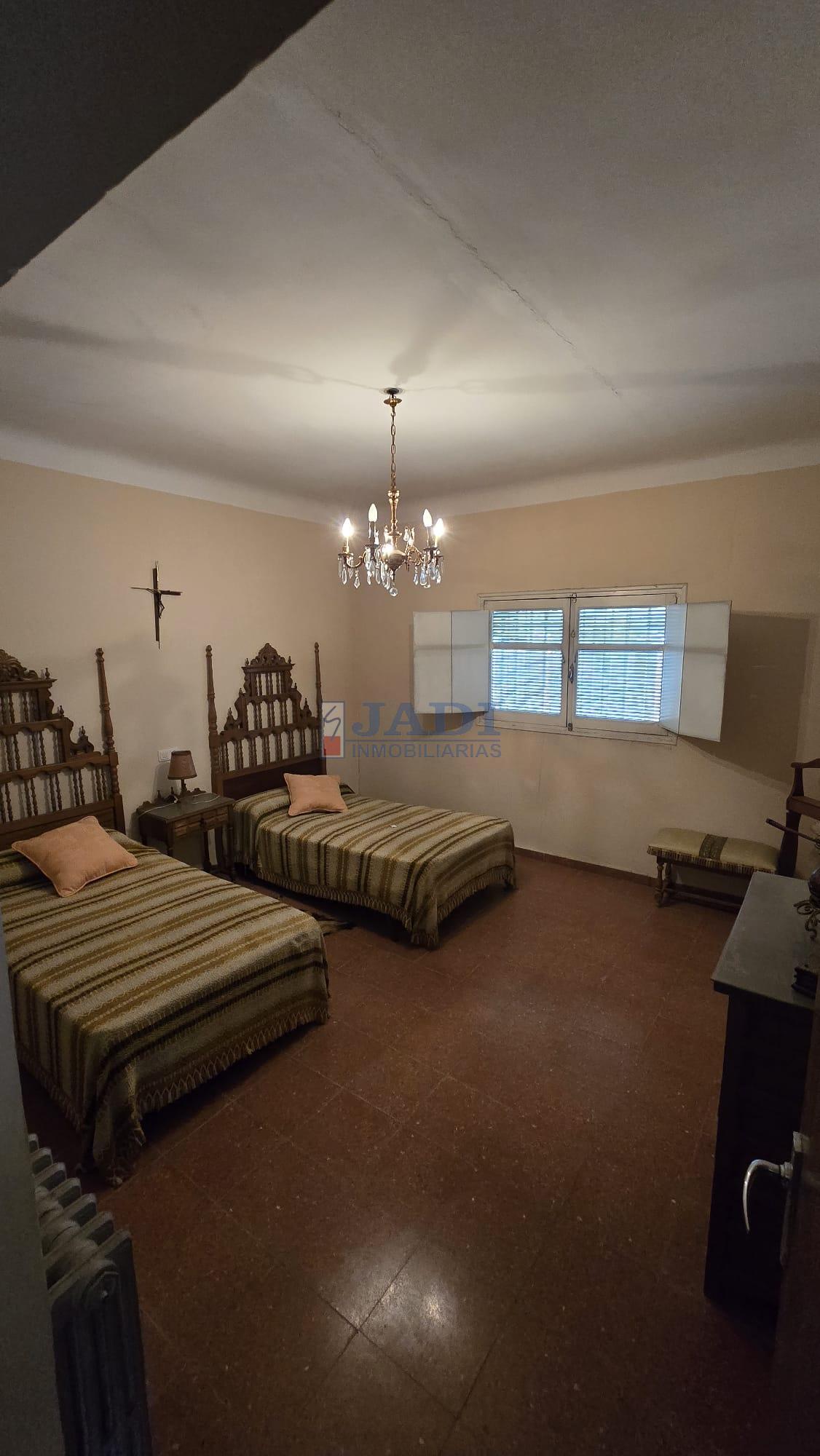 Venta de chalet en Almuradiel