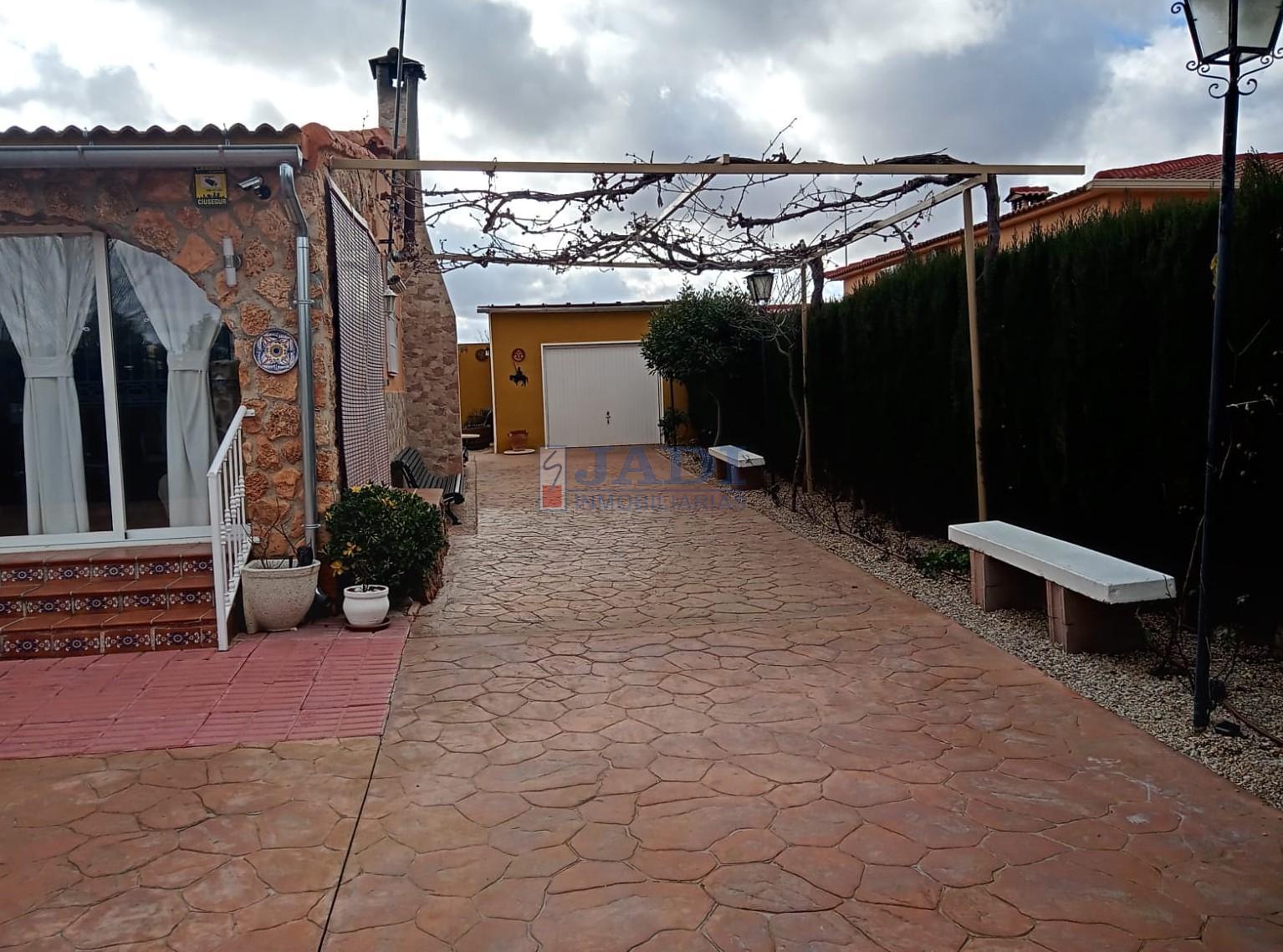 Venta de casa en Valdepeñas