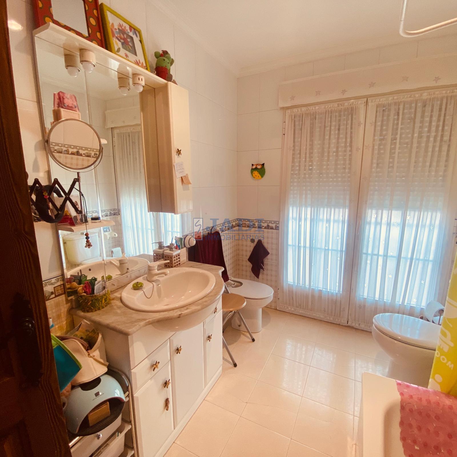 For sale of house in Valdepeñas