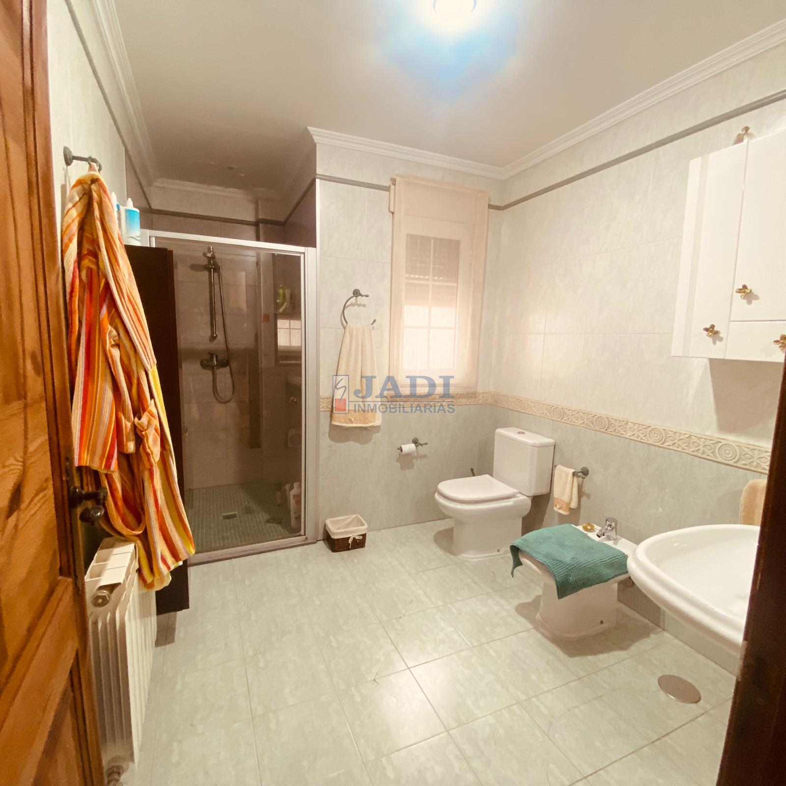 For sale of house in Valdepeñas