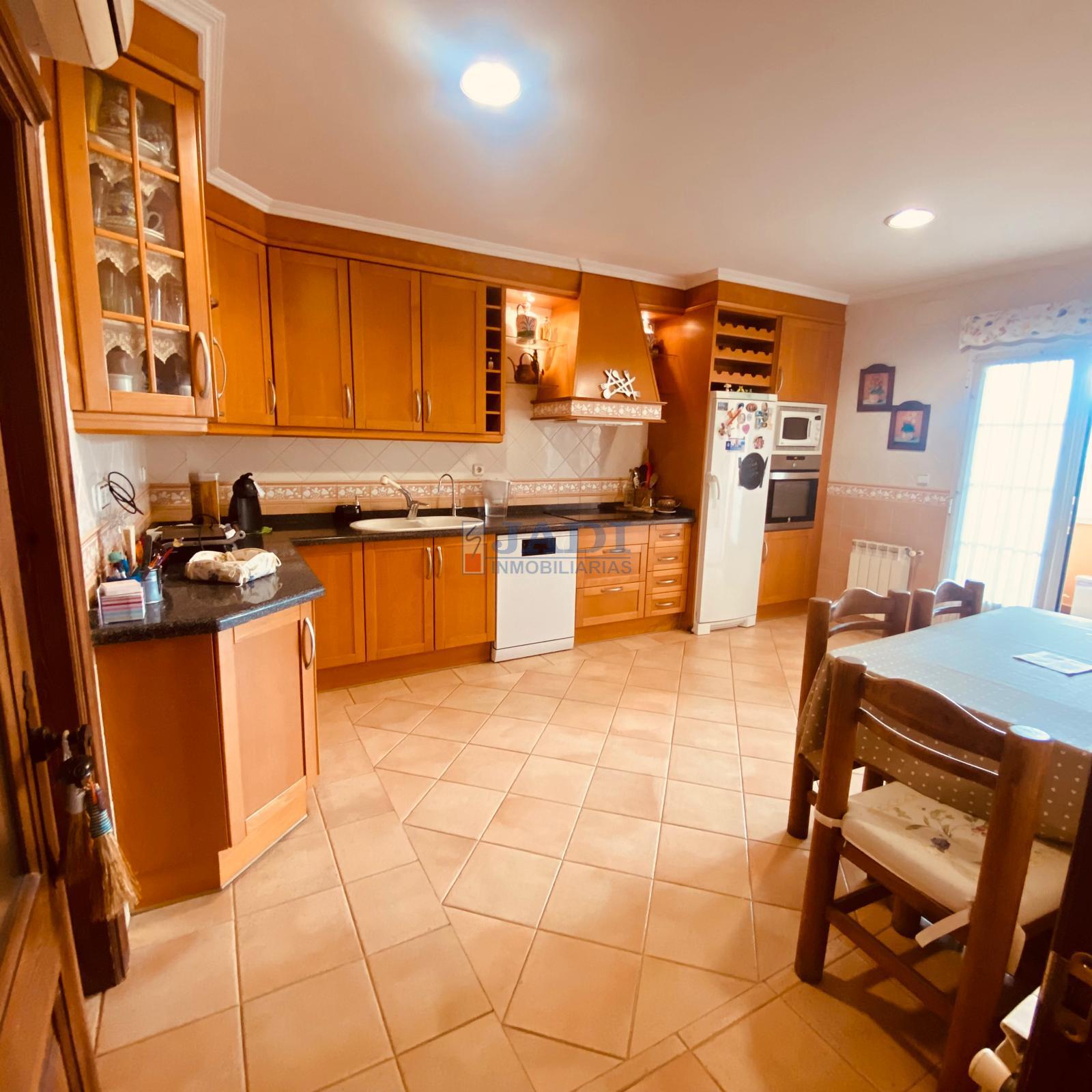 For sale of house in Valdepeñas