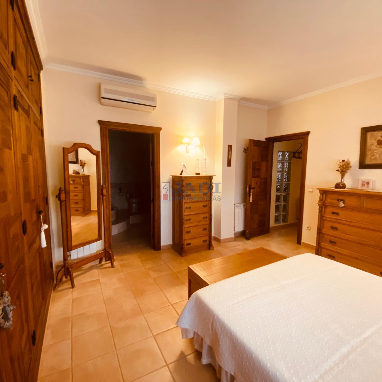 For sale of house in Valdepeñas