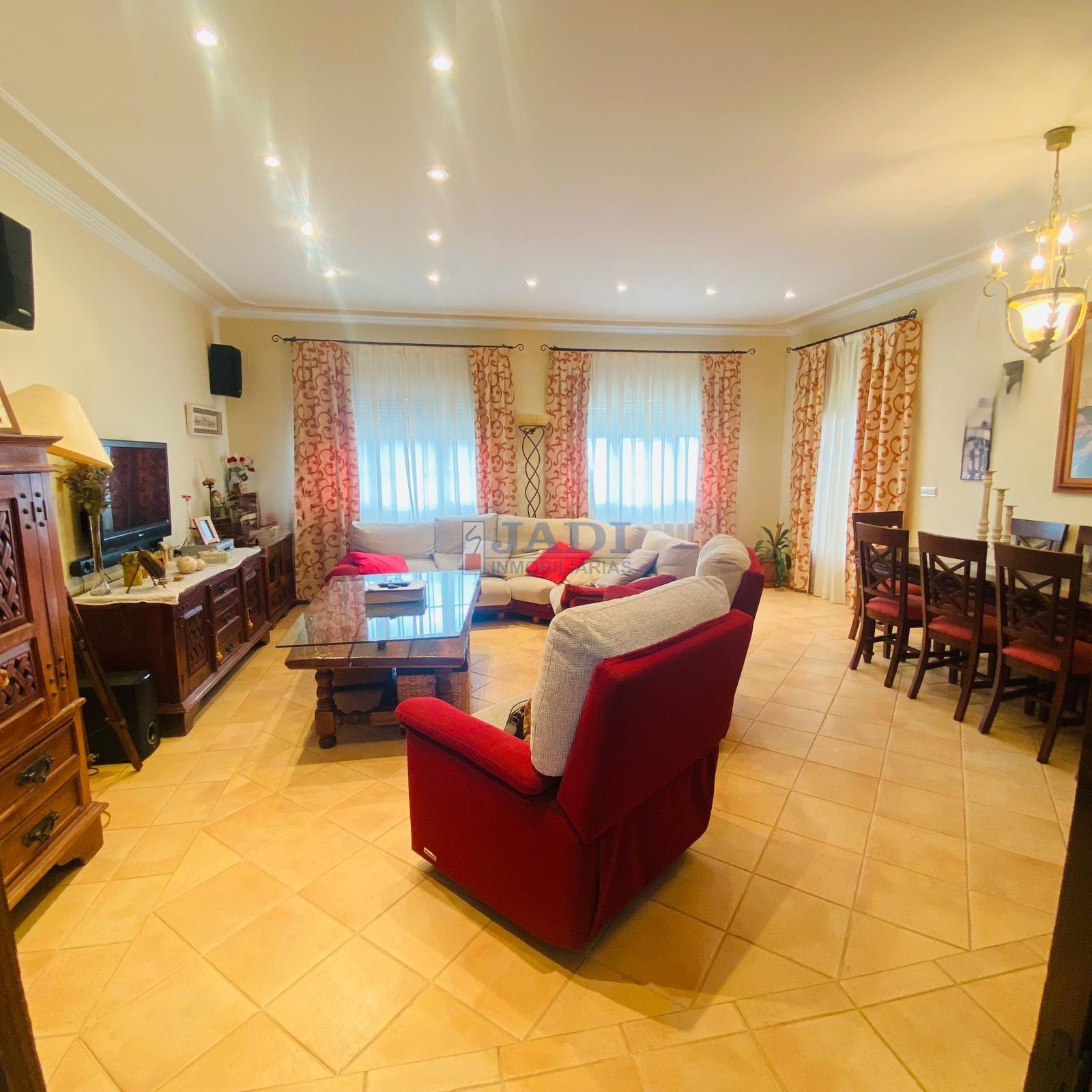 For sale of house in Valdepeñas
