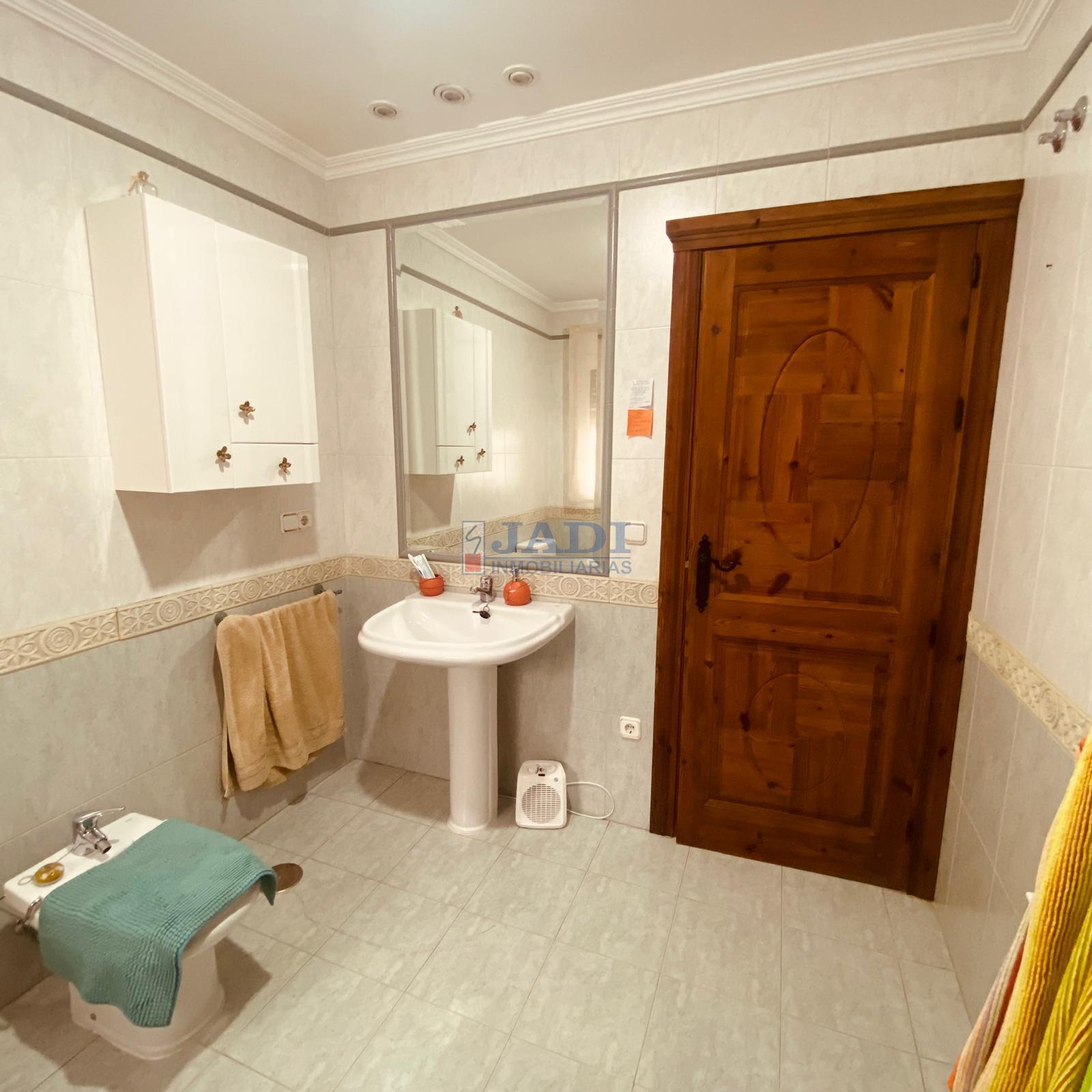 For sale of house in Valdepeñas