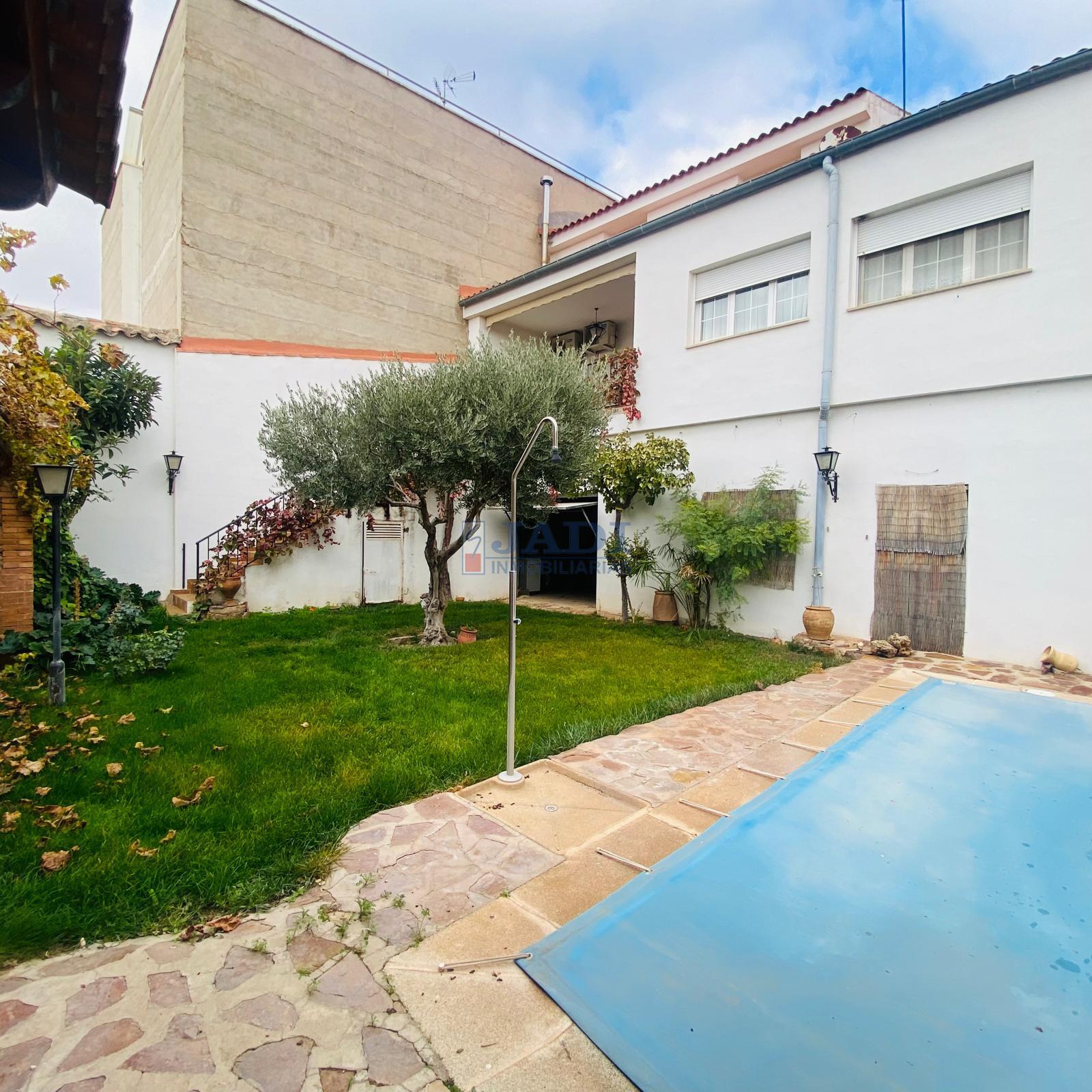 For sale of house in Valdepeñas