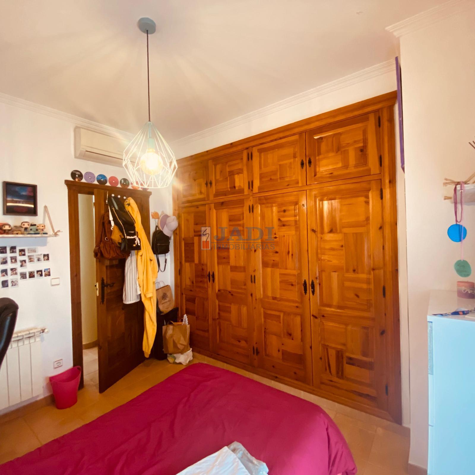 For sale of house in Valdepeñas