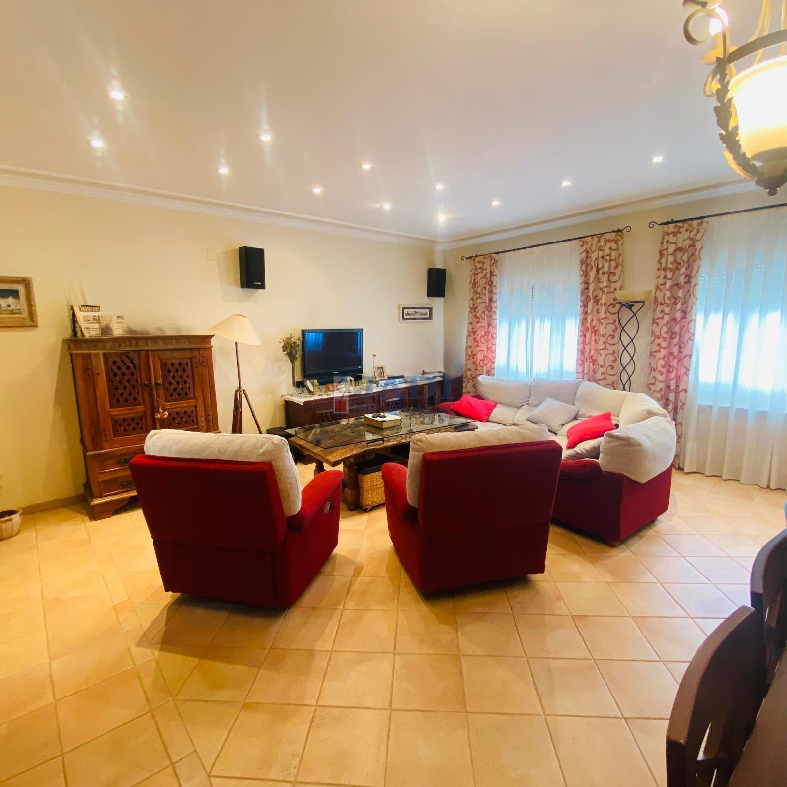 For sale of house in Valdepeñas