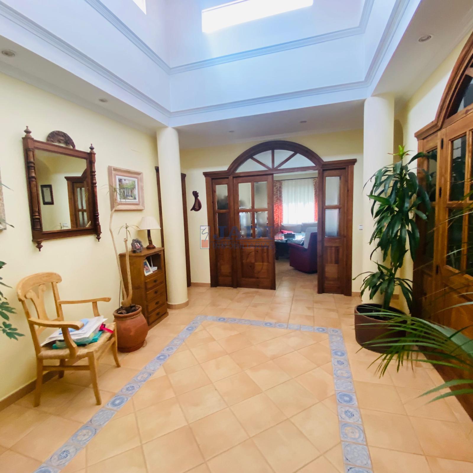 For sale of house in Valdepeñas