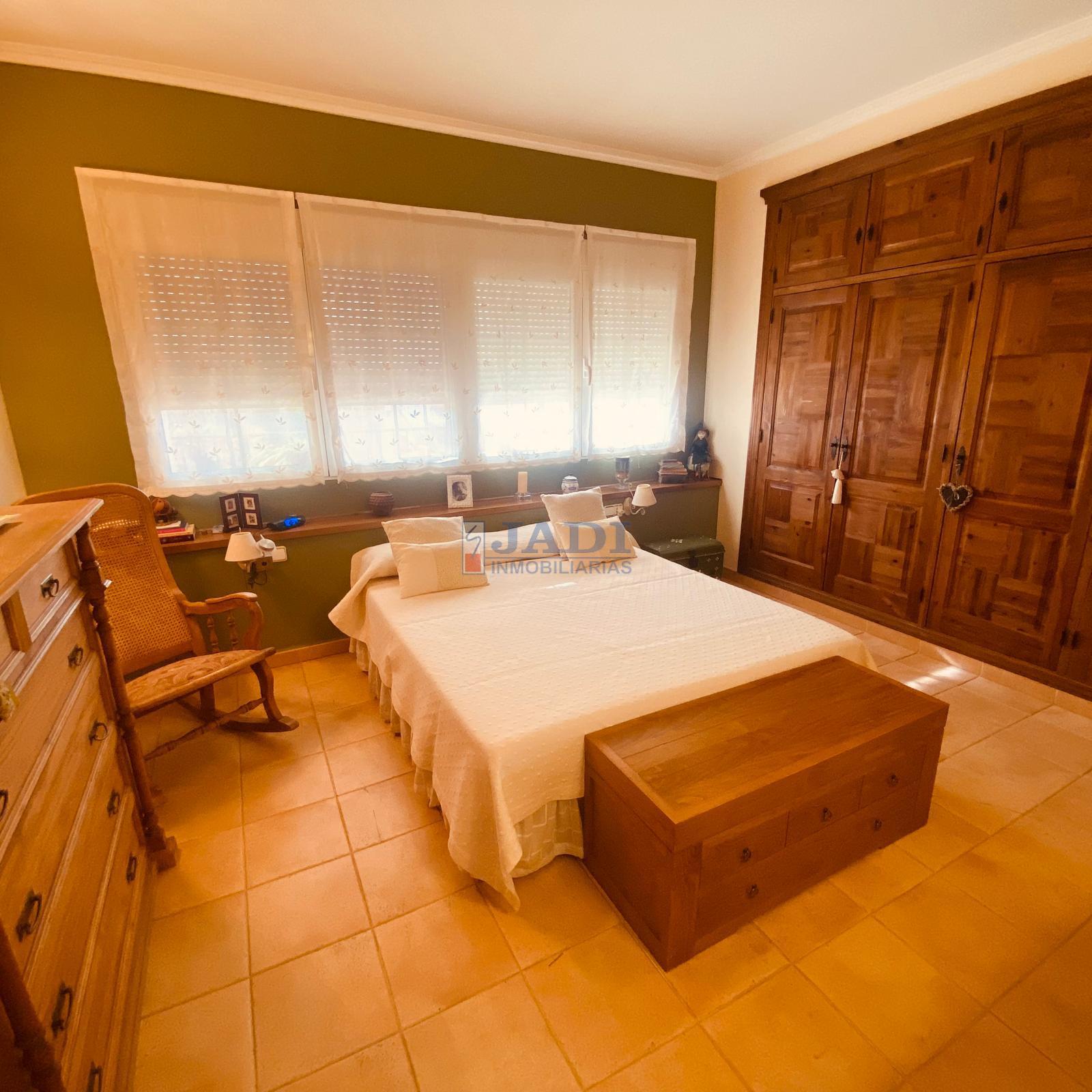 For sale of house in Valdepeñas