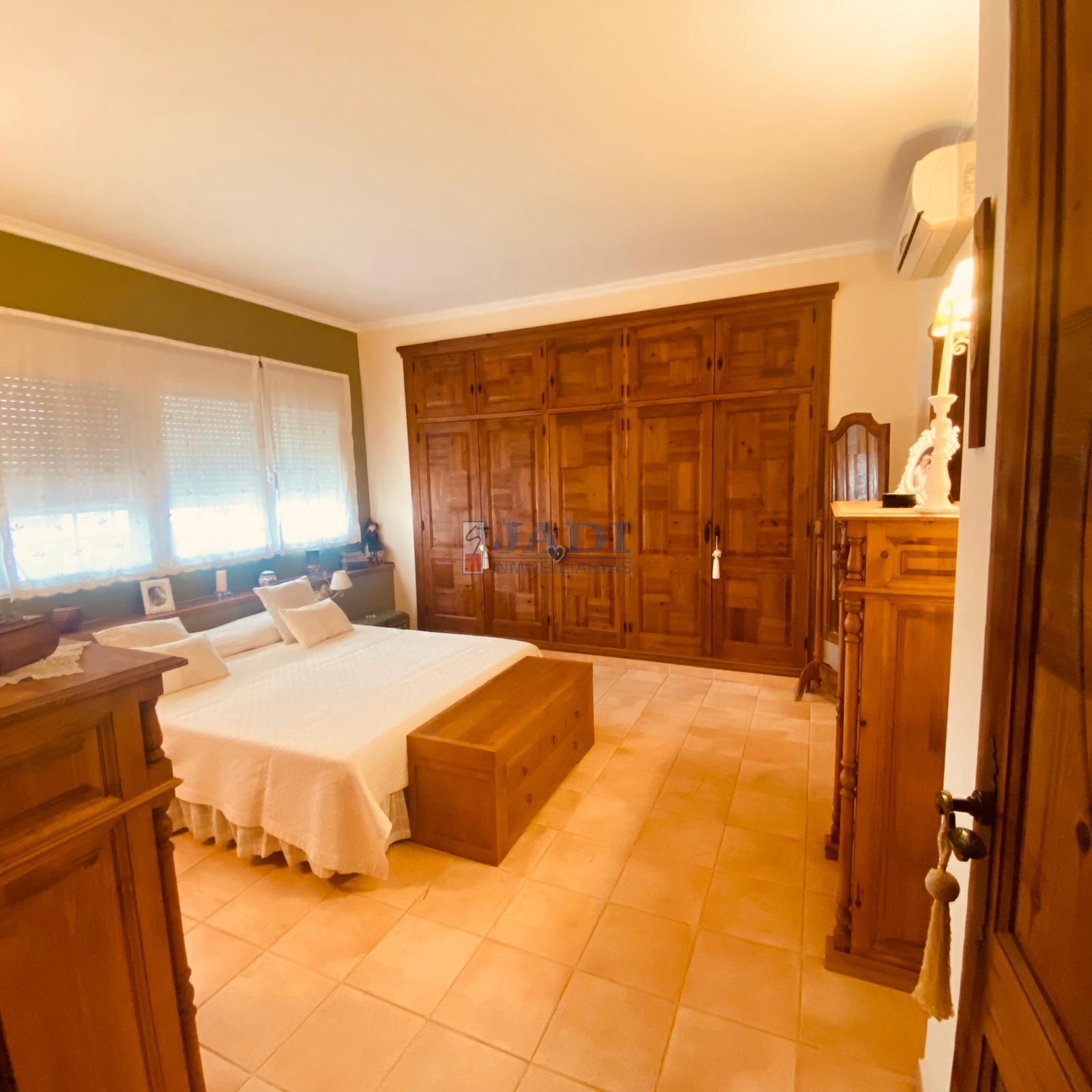For sale of house in Valdepeñas