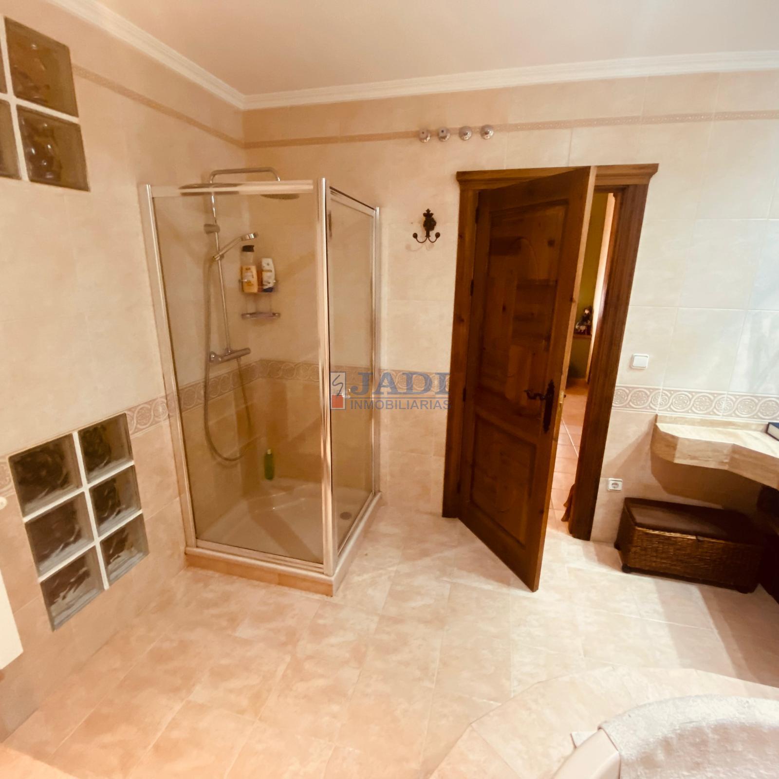 For sale of house in Valdepeñas