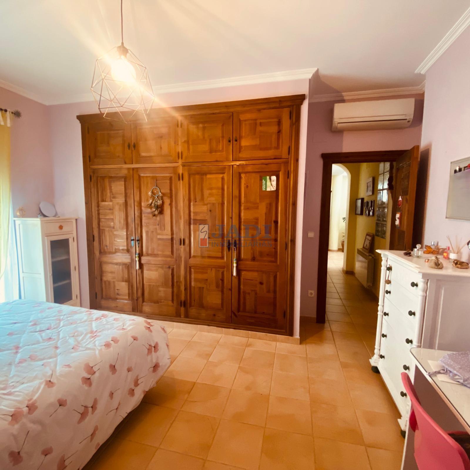 For sale of house in Valdepeñas