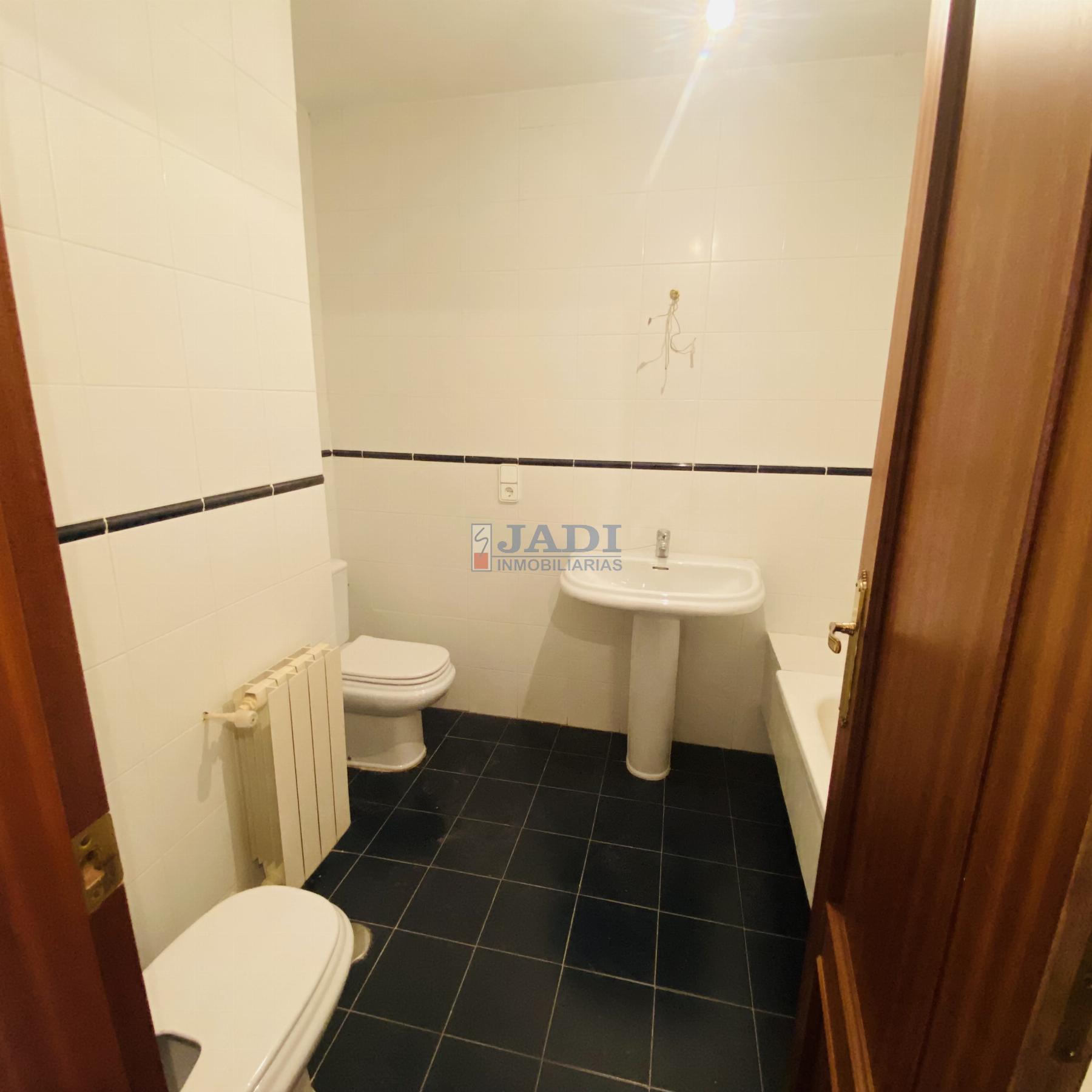 For sale of flat in Valdepeñas