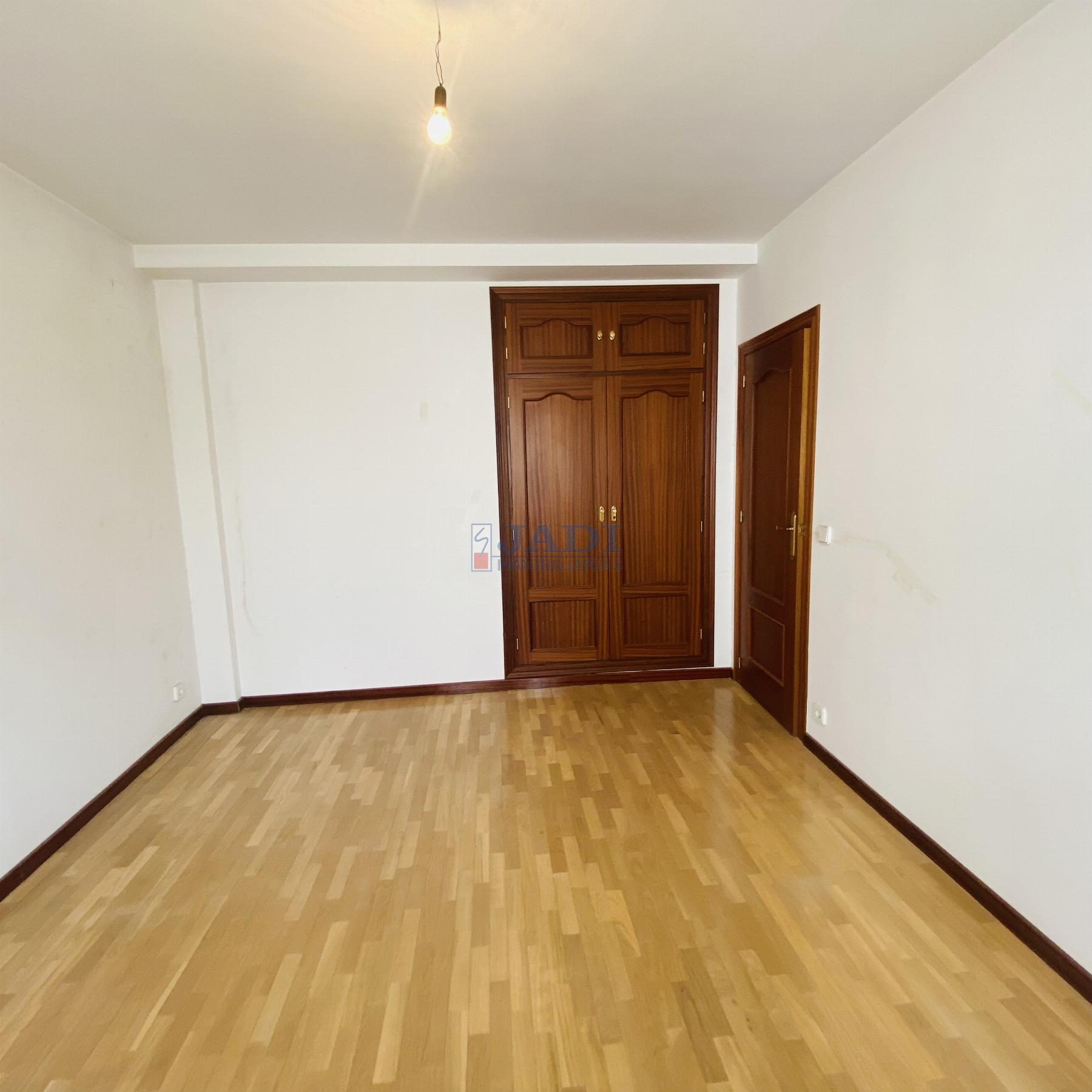 For sale of flat in Valdepeñas