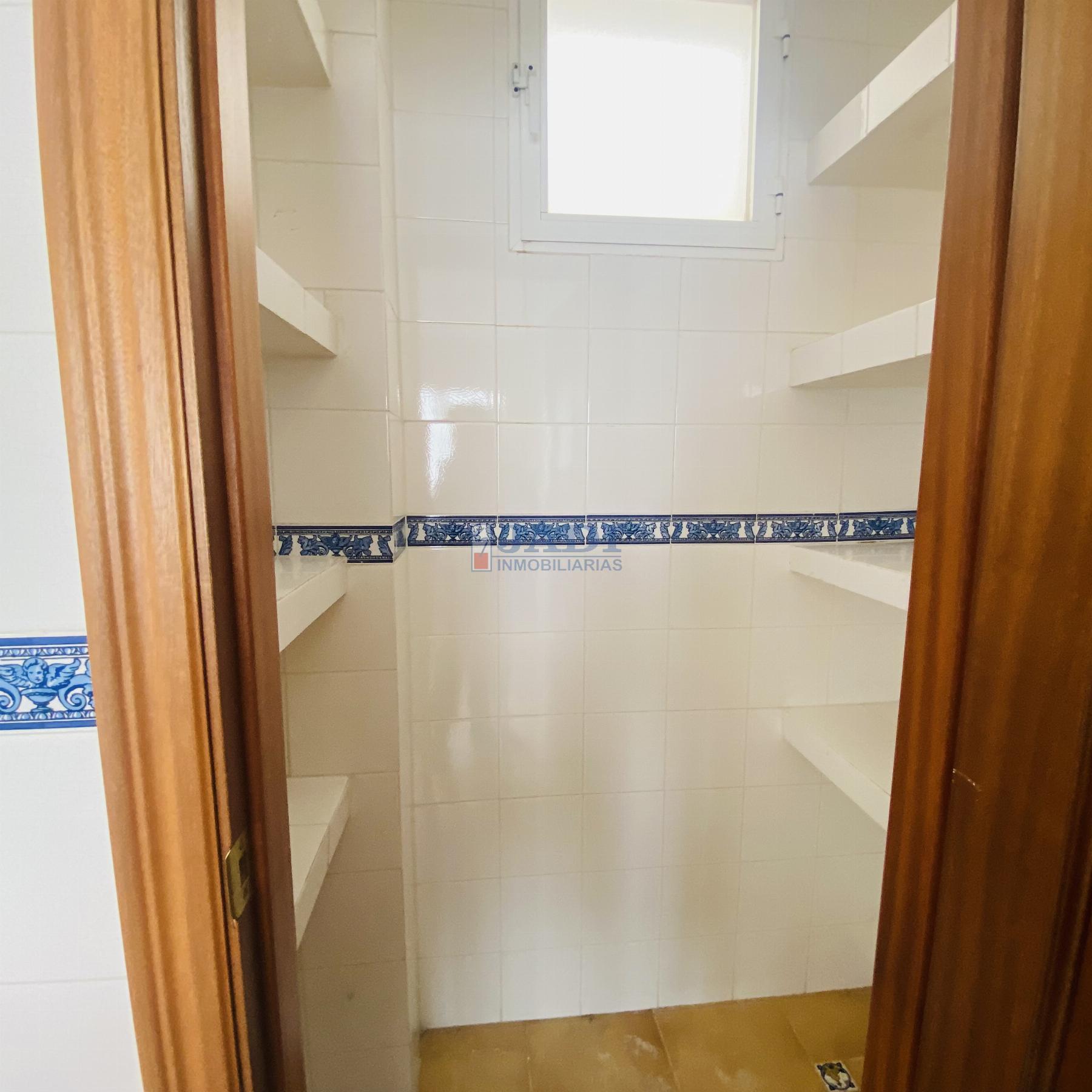 For sale of flat in Valdepeñas