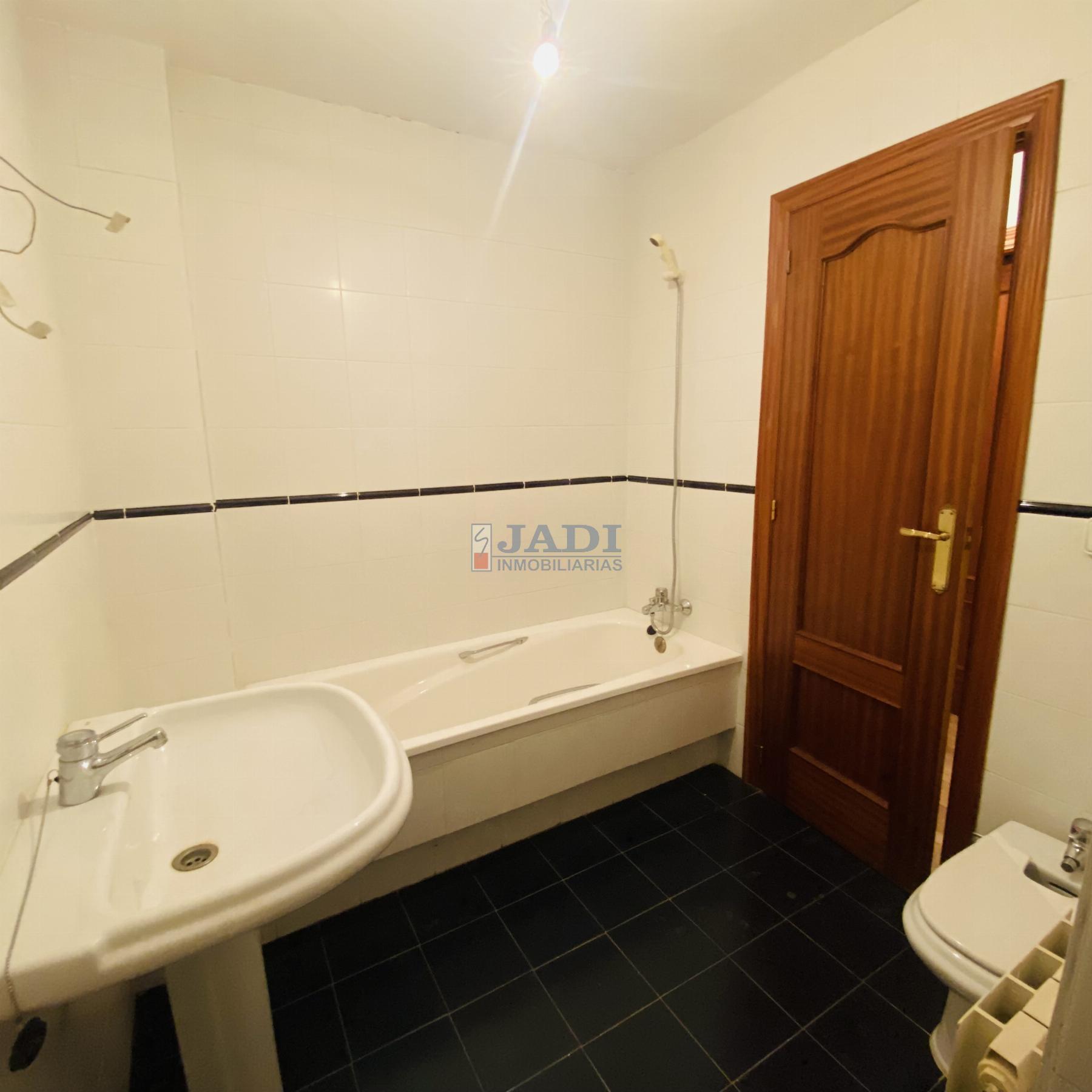 For sale of flat in Valdepeñas