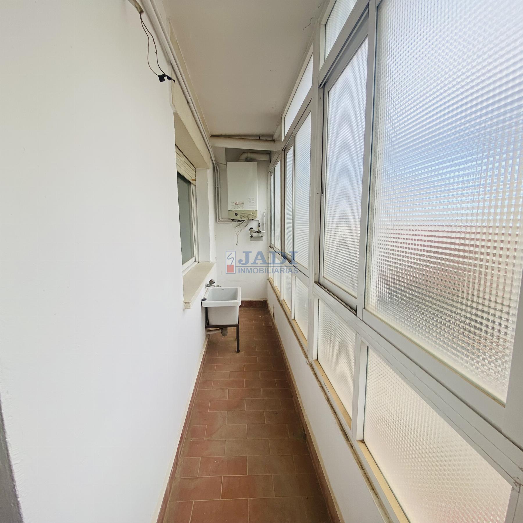 For sale of flat in Valdepeñas