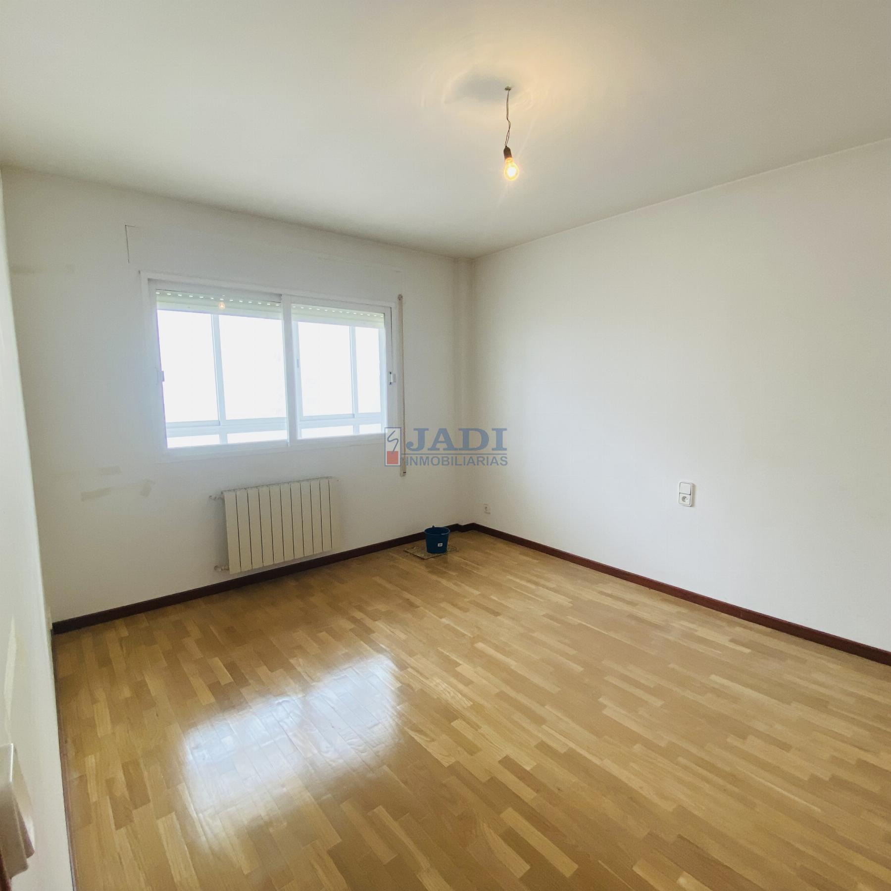 For sale of flat in Valdepeñas