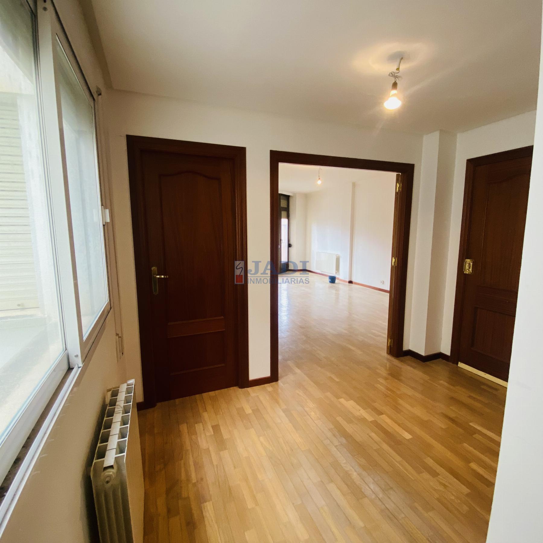 For sale of flat in Valdepeñas