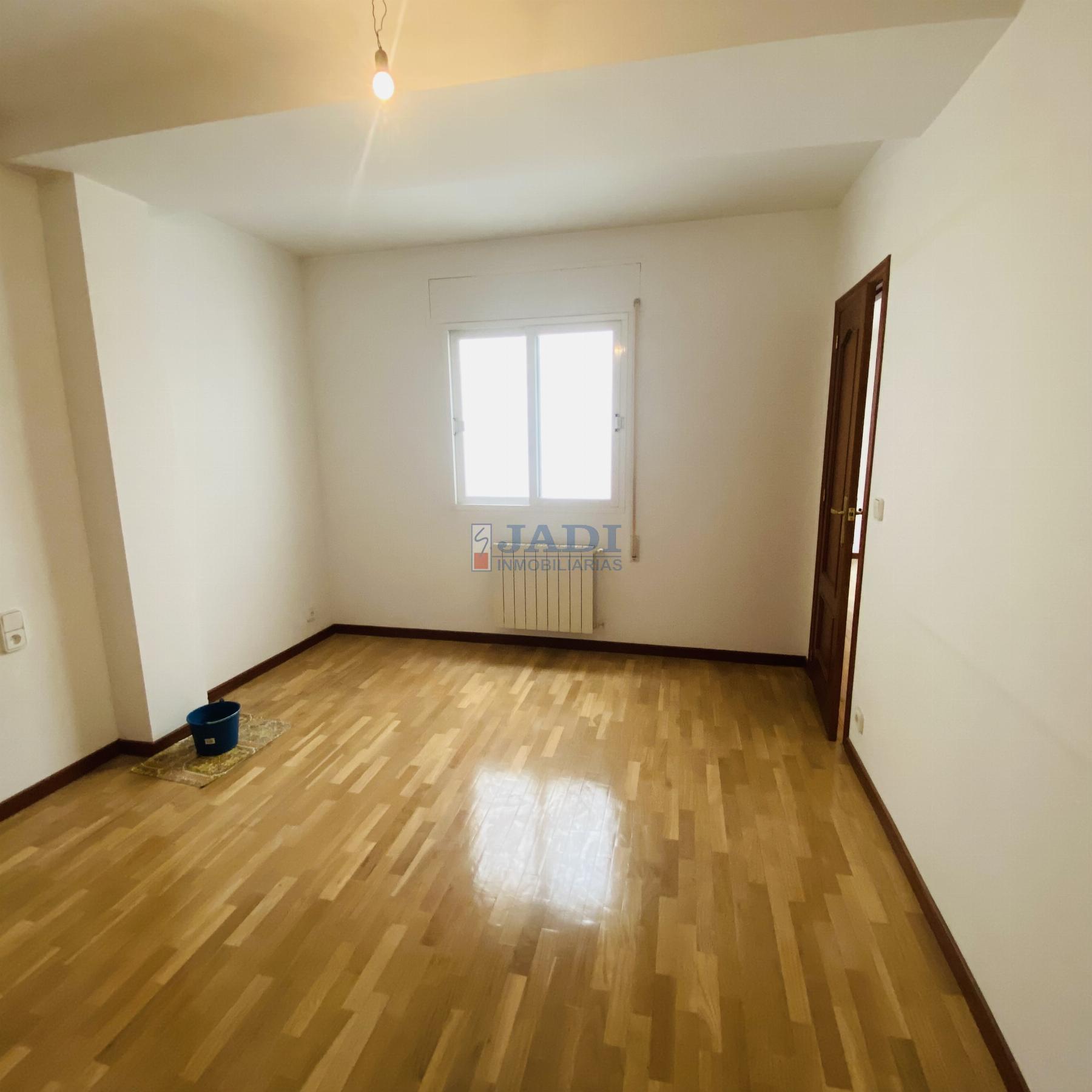 For sale of flat in Valdepeñas