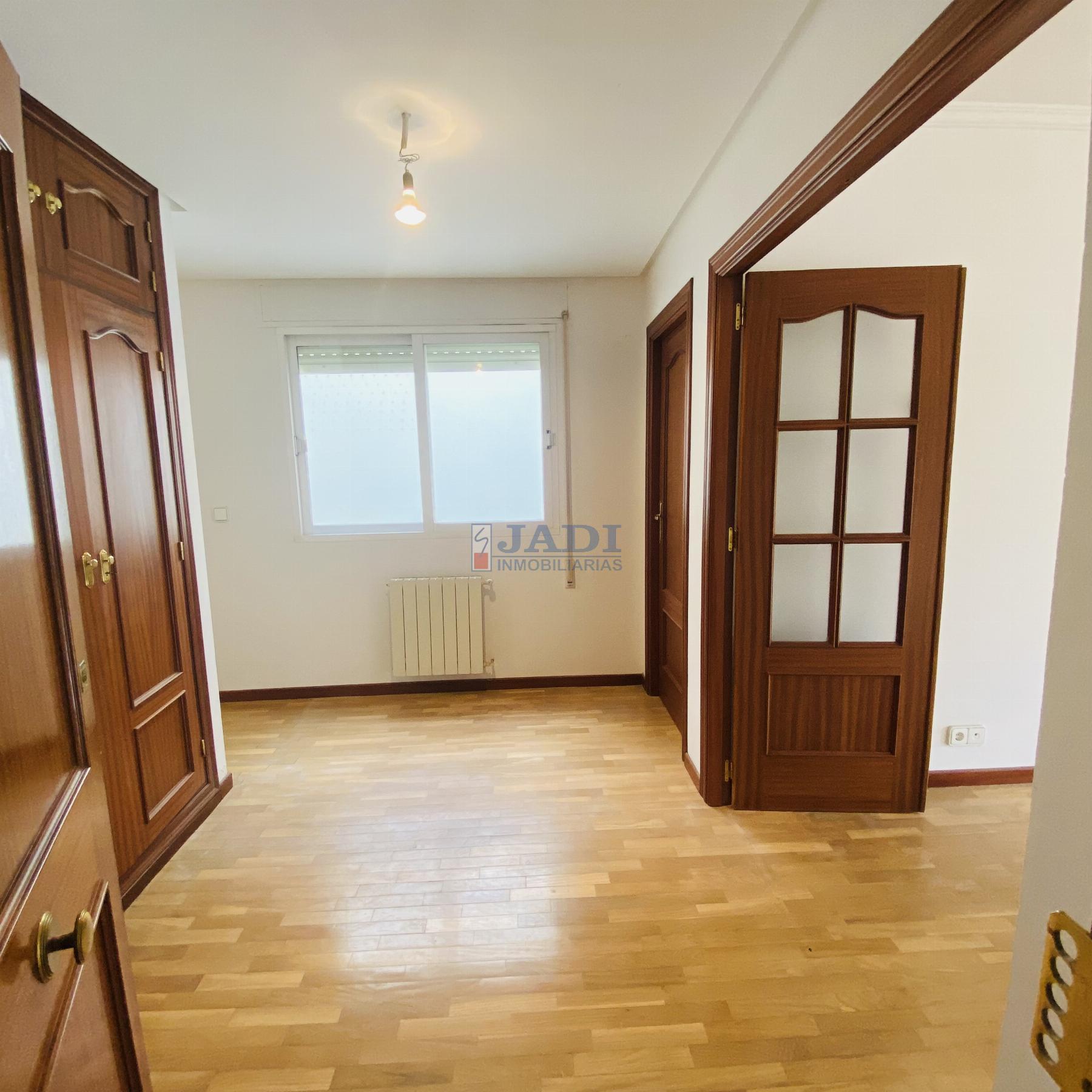 For sale of flat in Valdepeñas