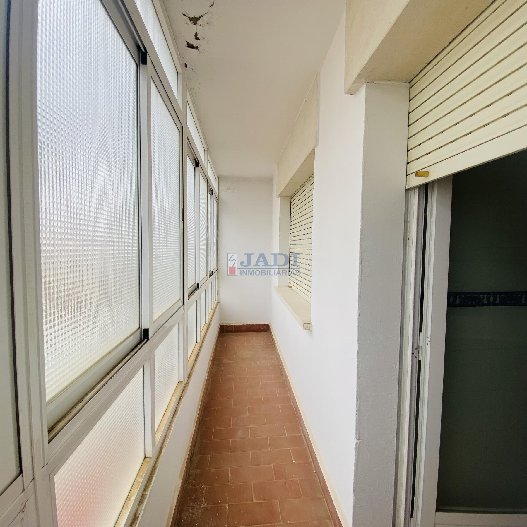 For sale of flat in Valdepeñas