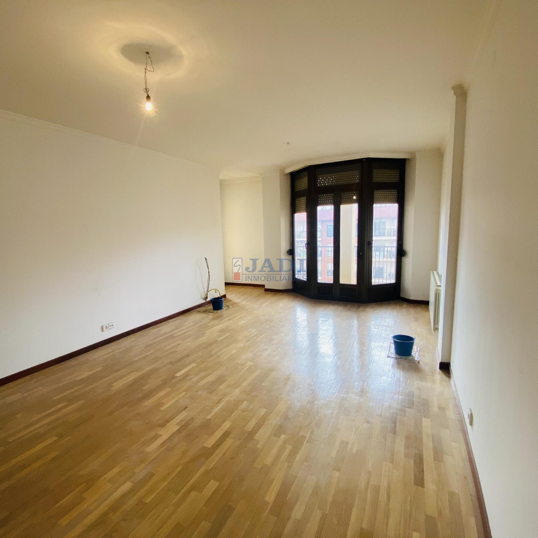 For sale of flat in Valdepeñas