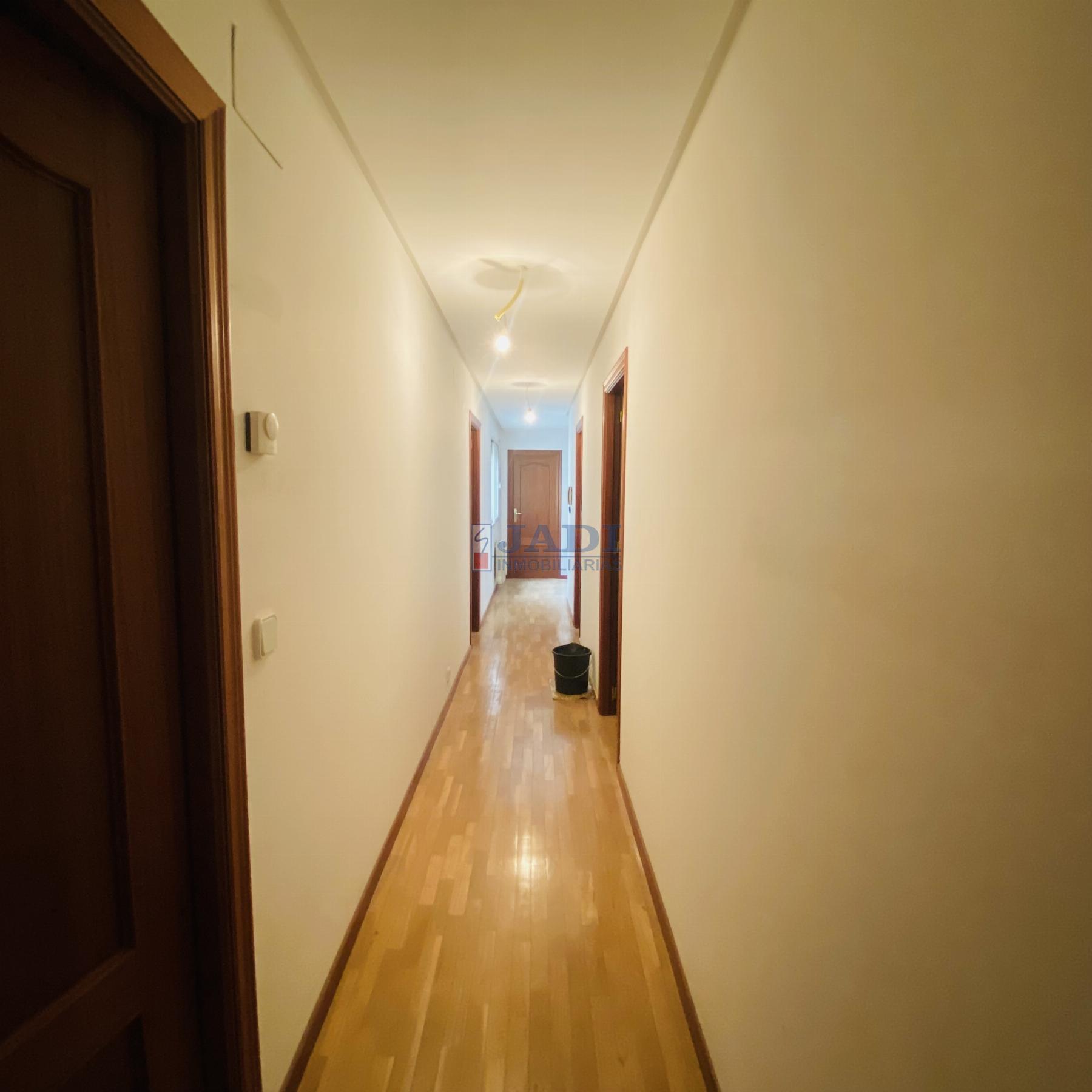 For sale of flat in Valdepeñas