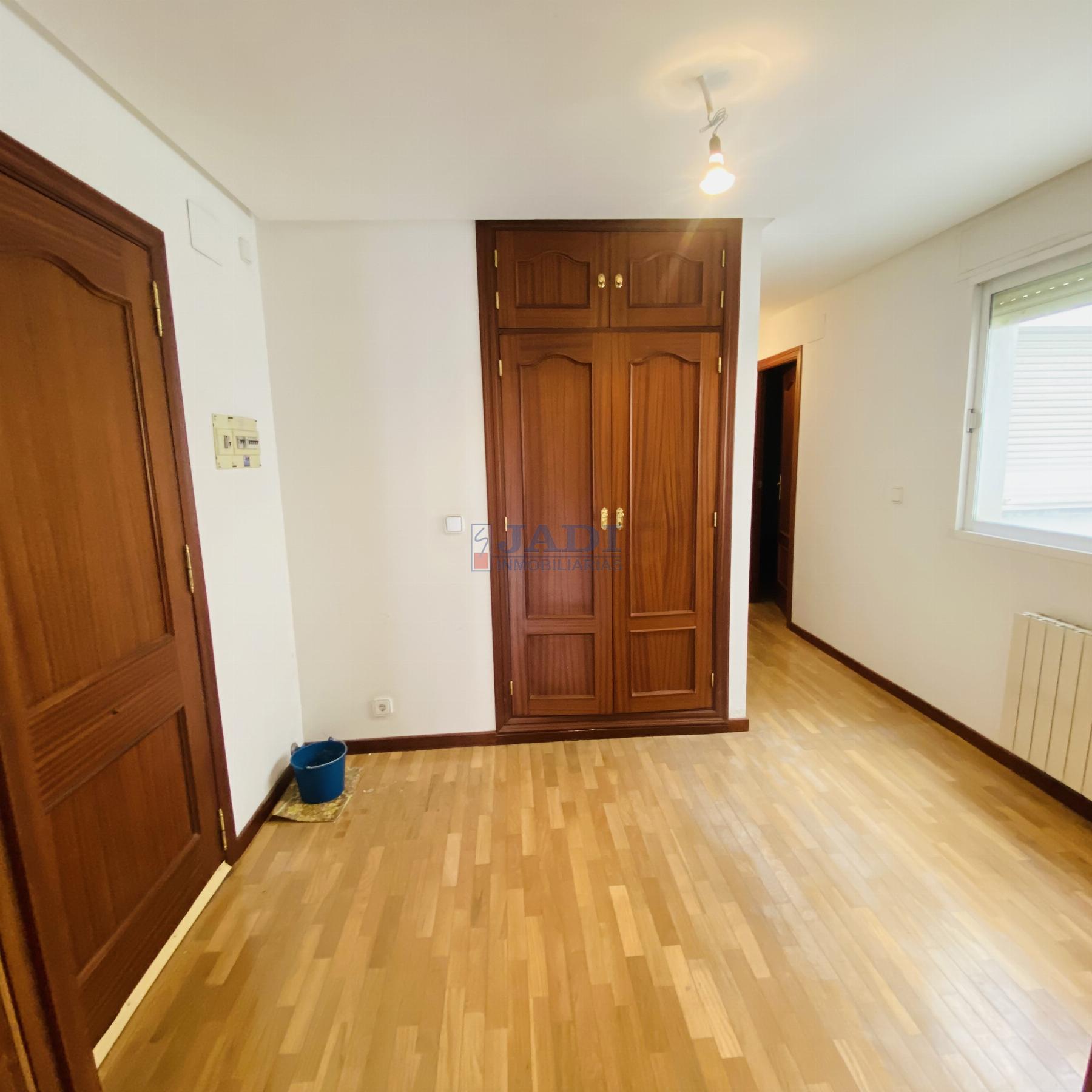 For sale of flat in Valdepeñas