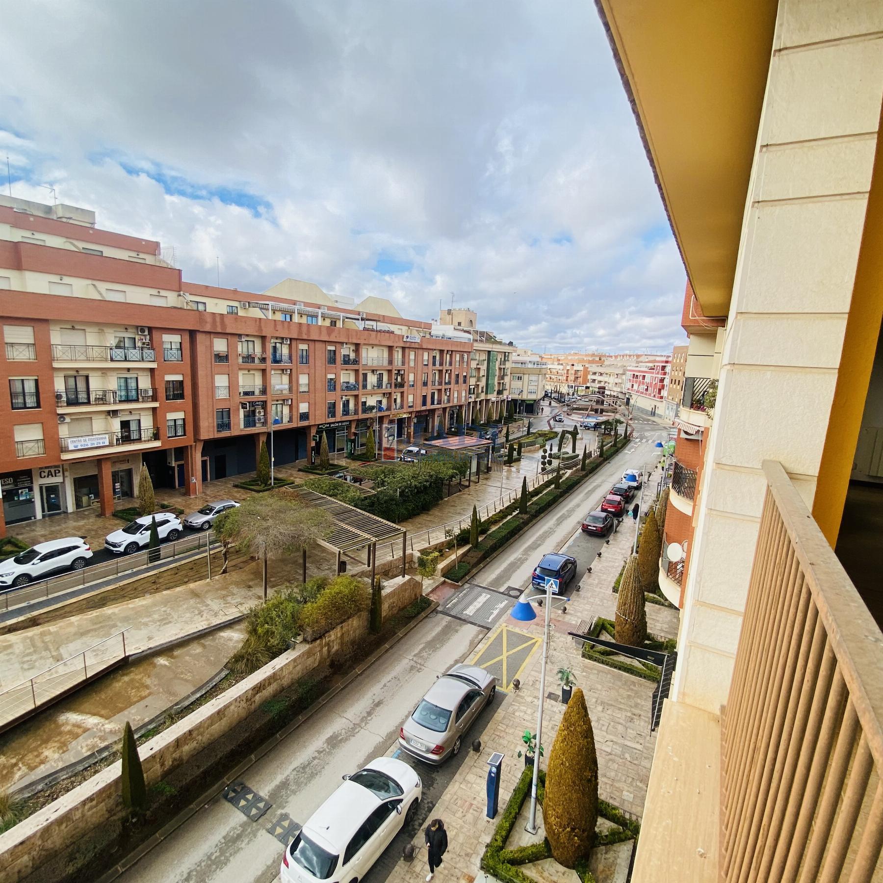 For sale of flat in Valdepeñas