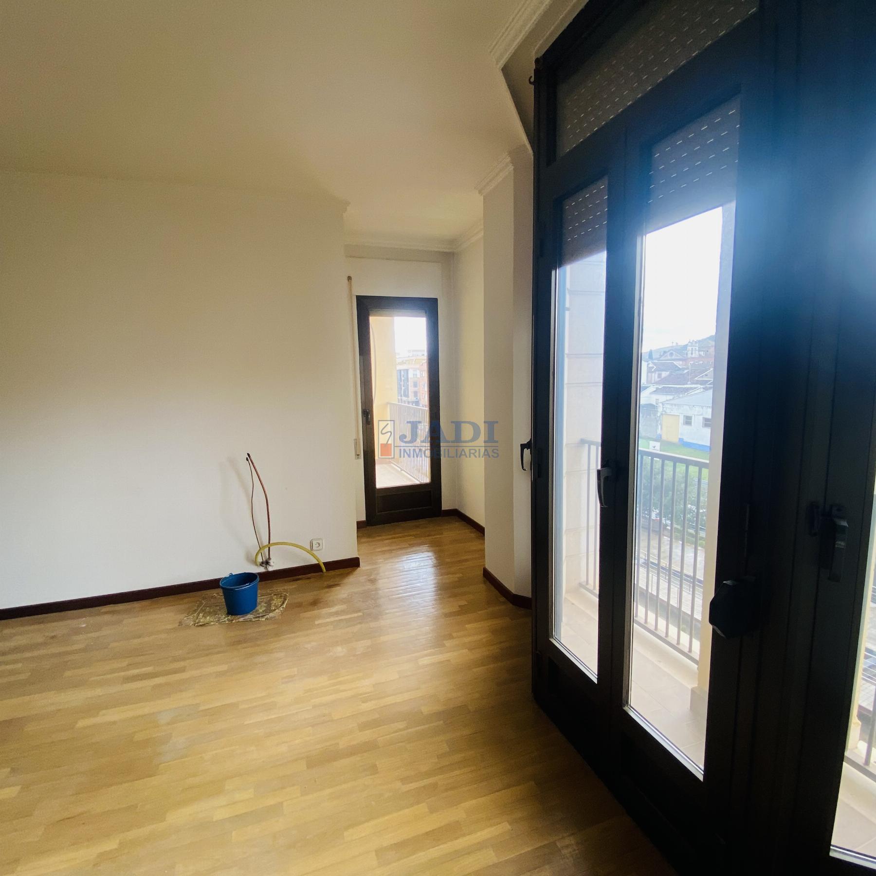 For sale of flat in Valdepeñas