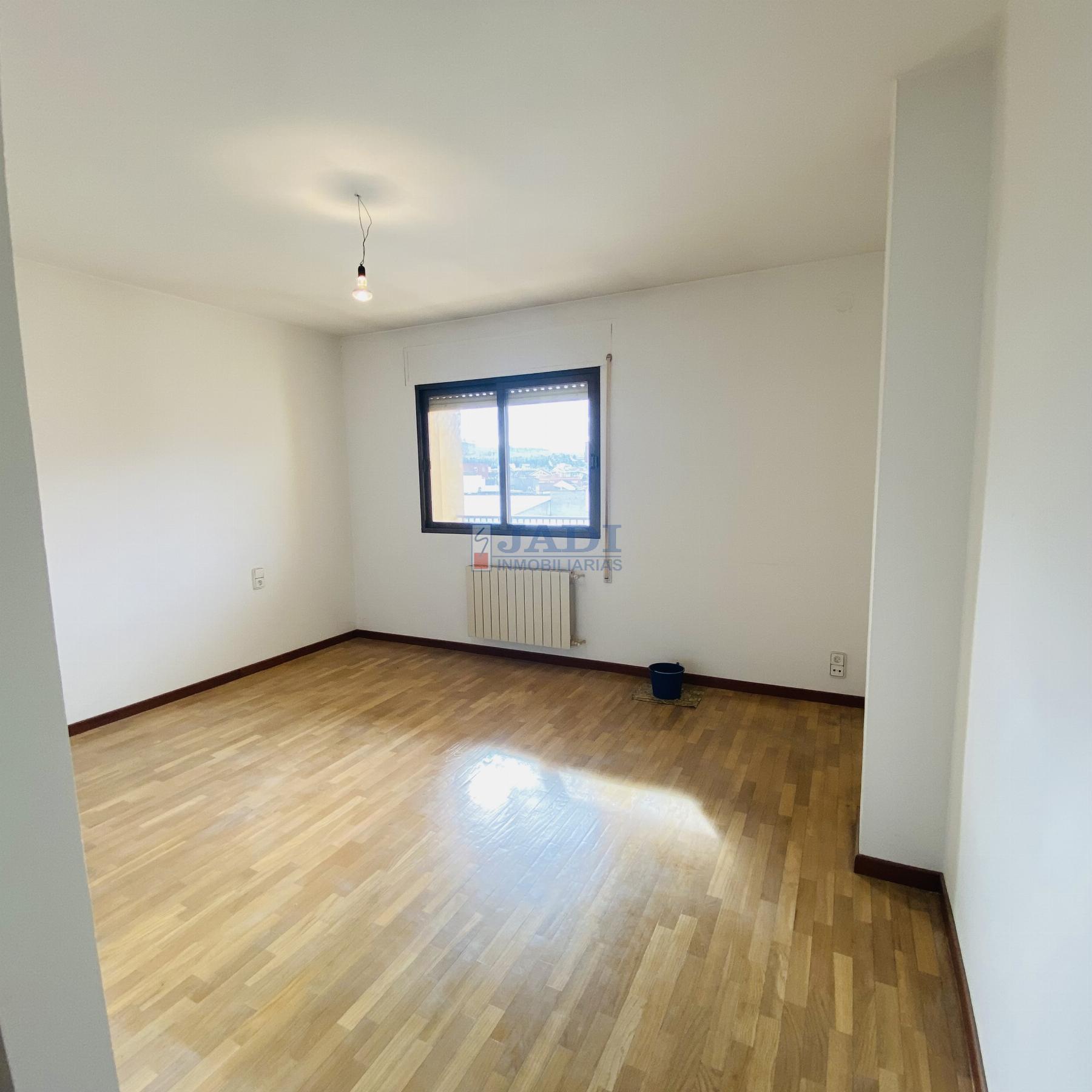 For sale of flat in Valdepeñas