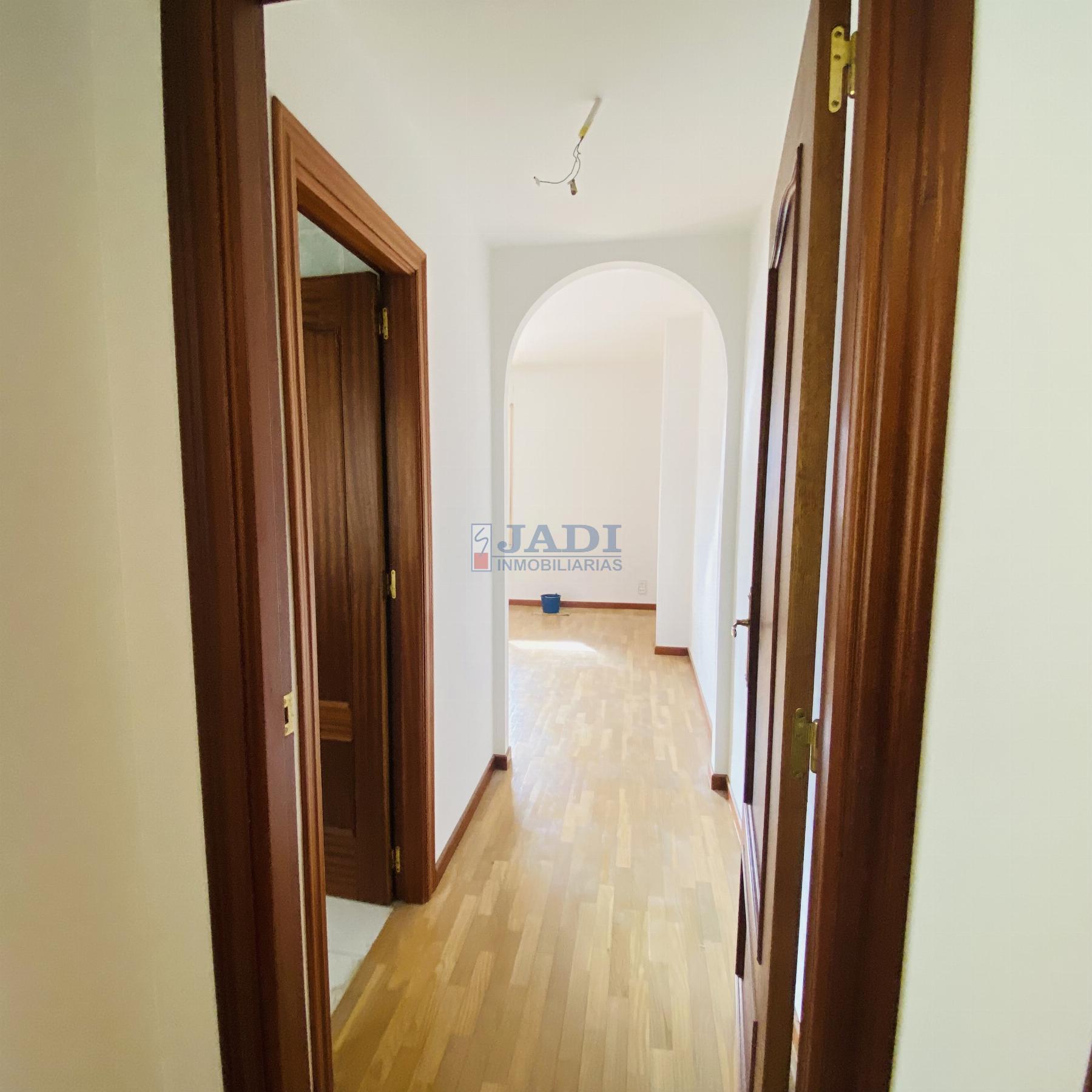 For sale of flat in Valdepeñas
