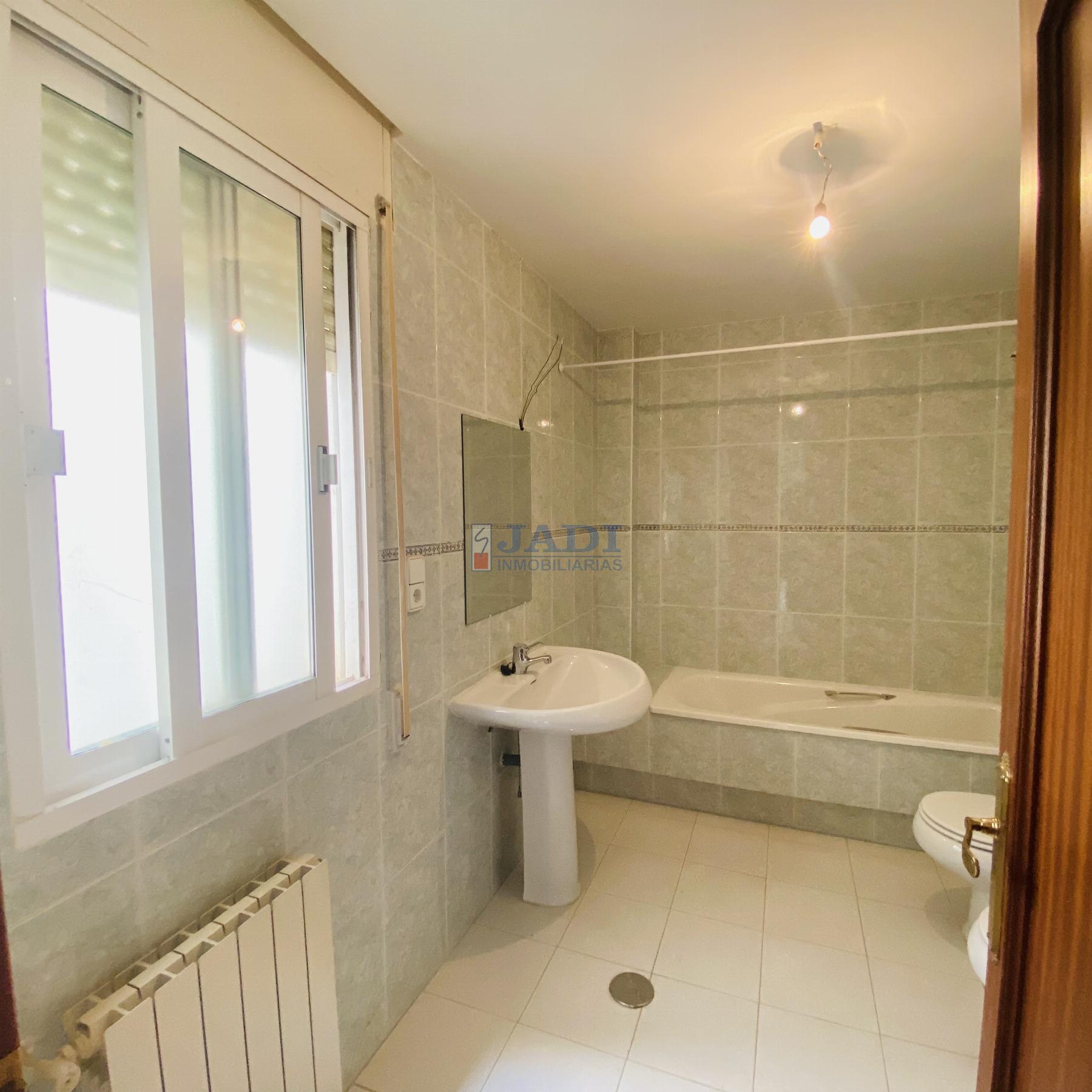 For sale of flat in Valdepeñas