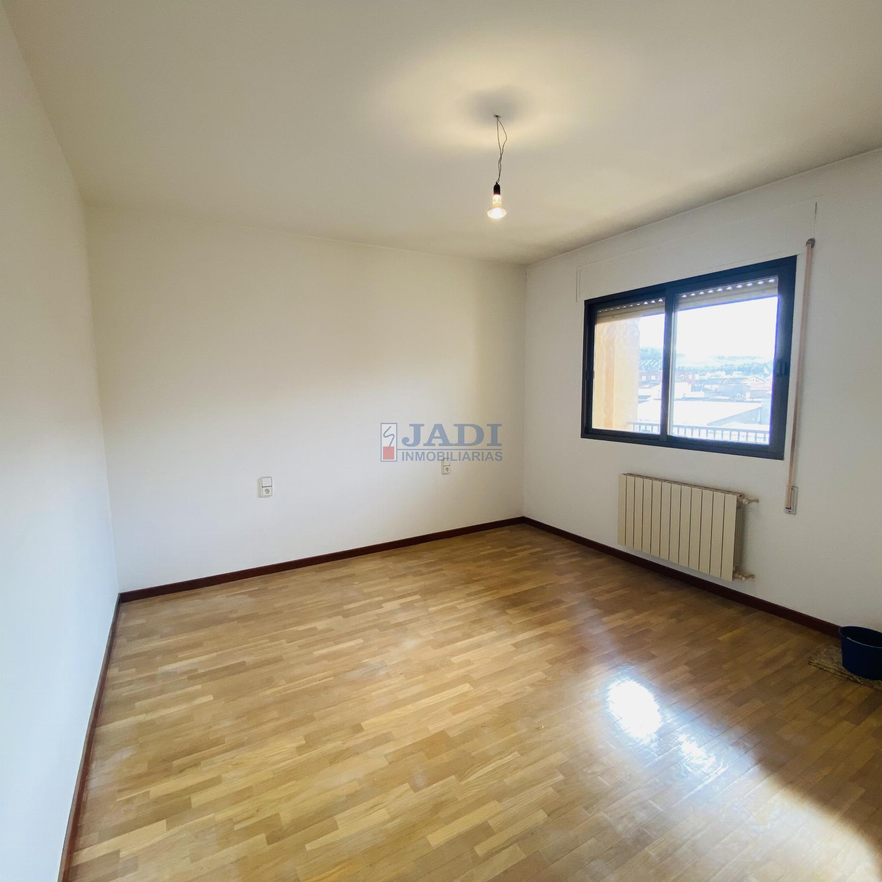 For sale of flat in Valdepeñas