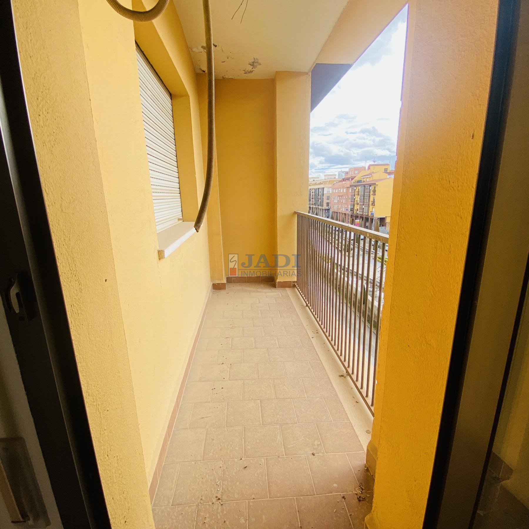 For sale of flat in Valdepeñas