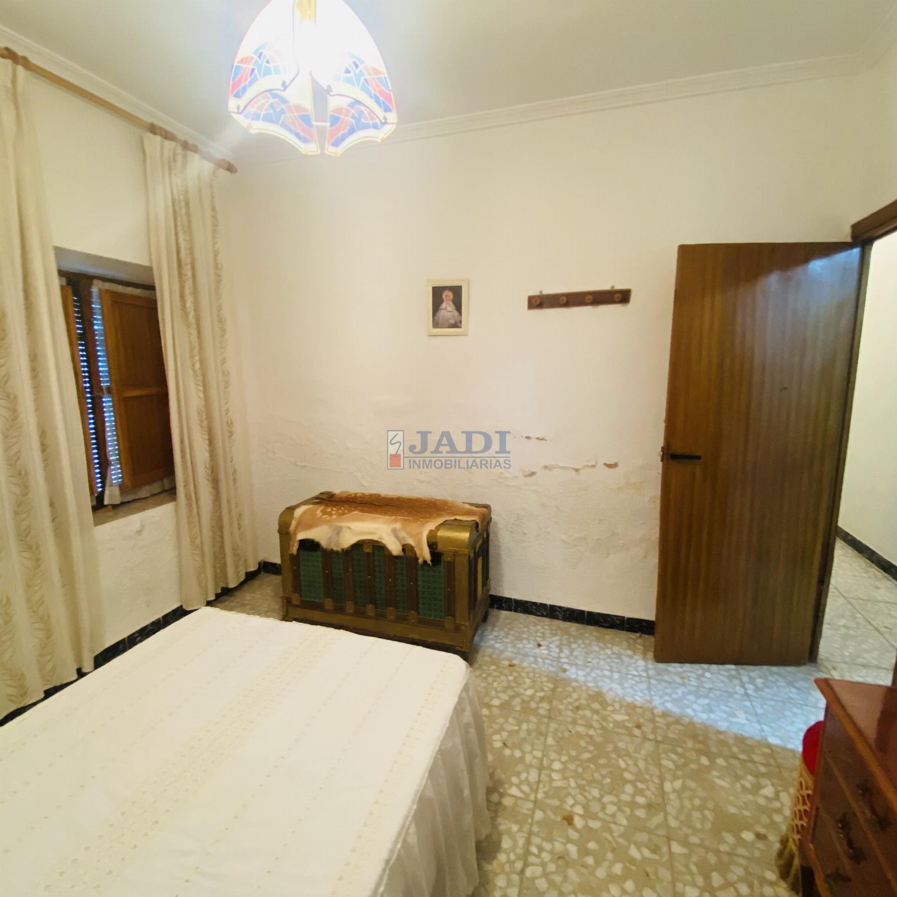 For sale of house in Valdepeñas