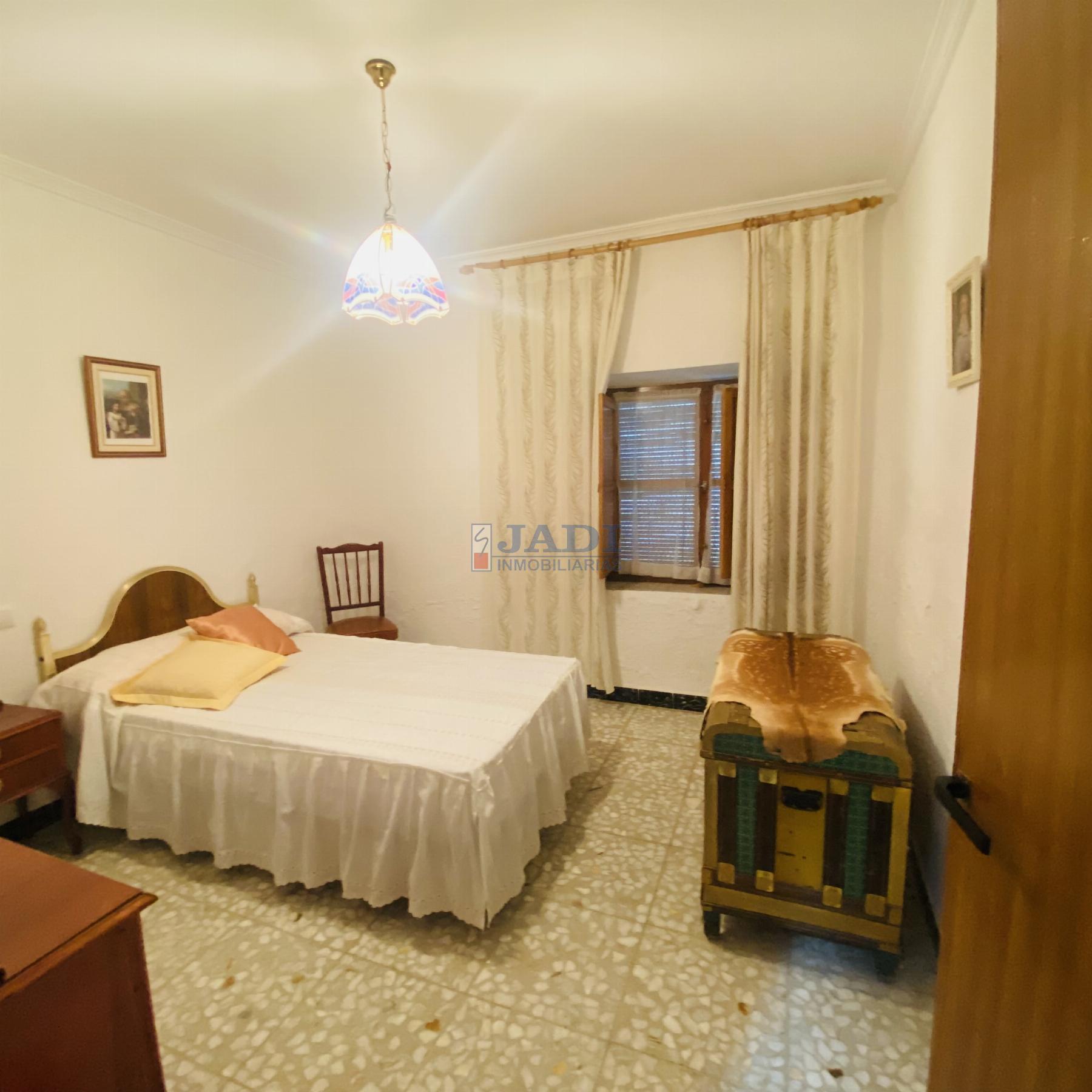For sale of house in Valdepeñas