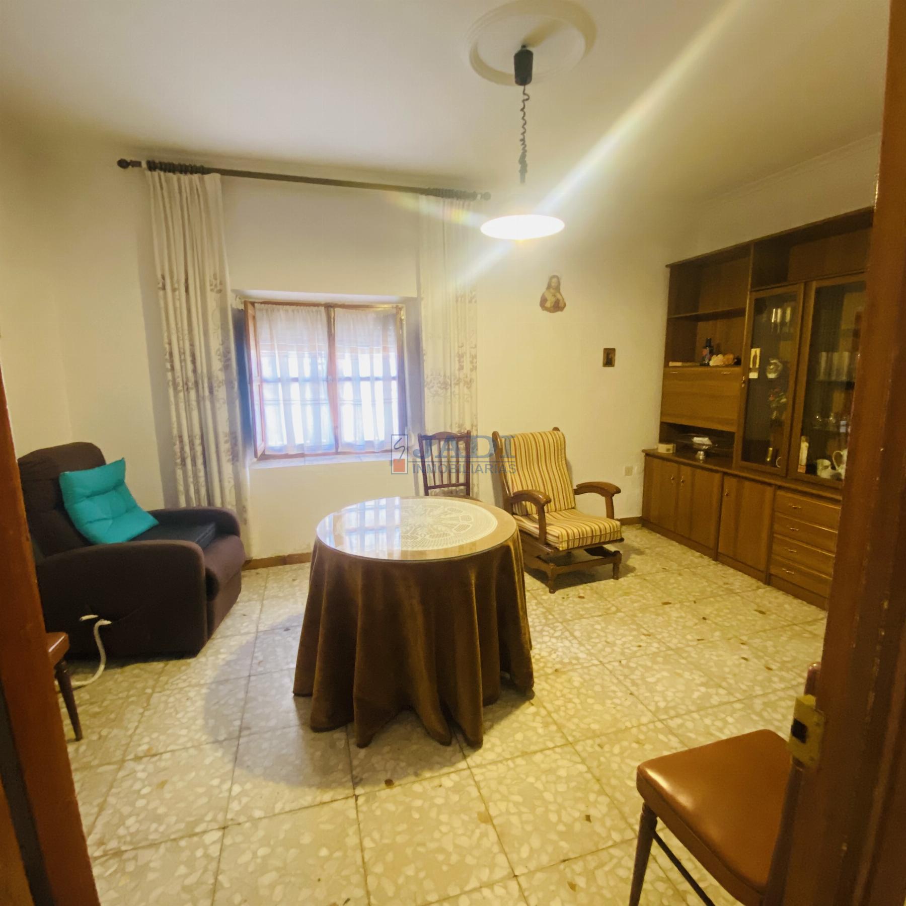 For sale of house in Valdepeñas
