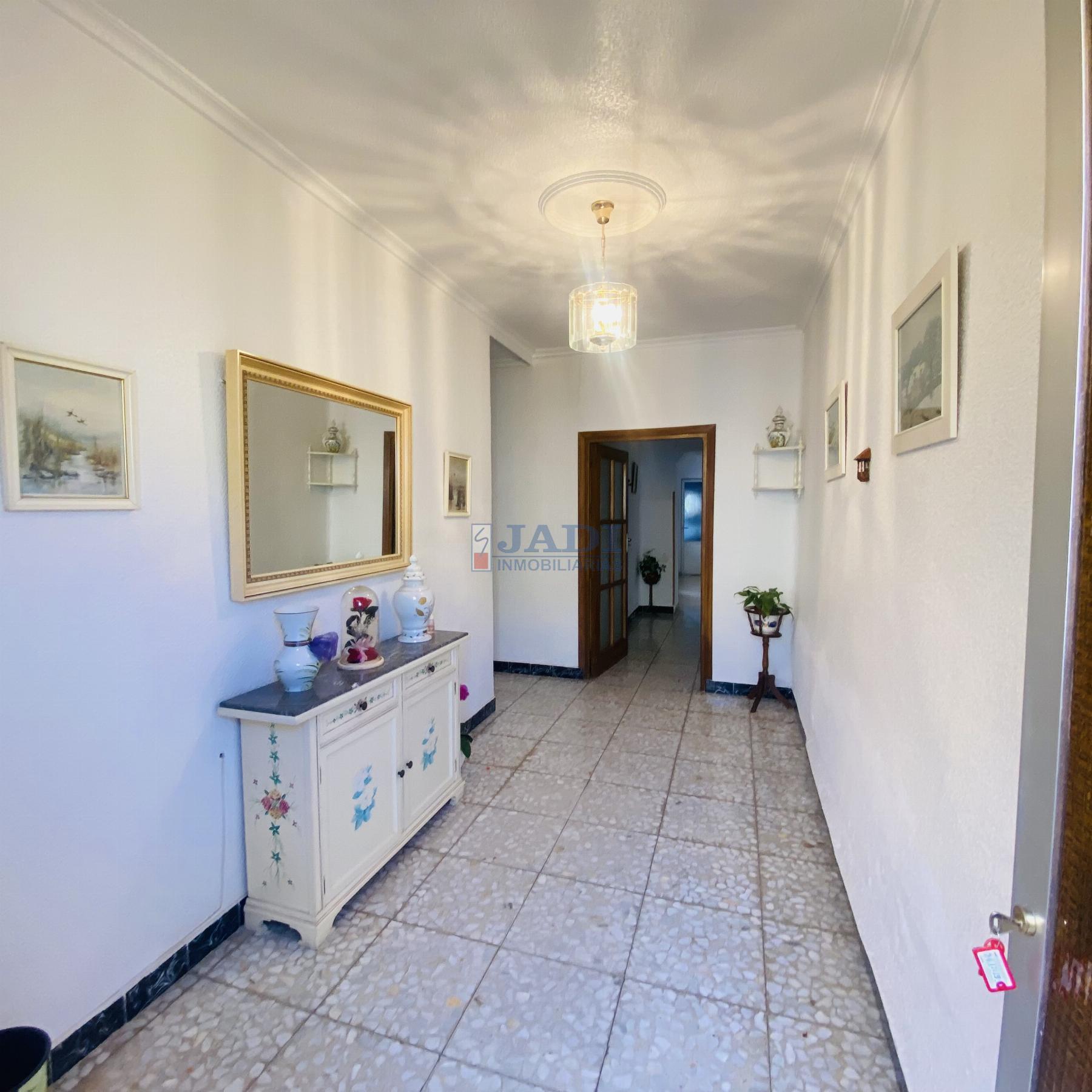 For sale of house in Valdepeñas