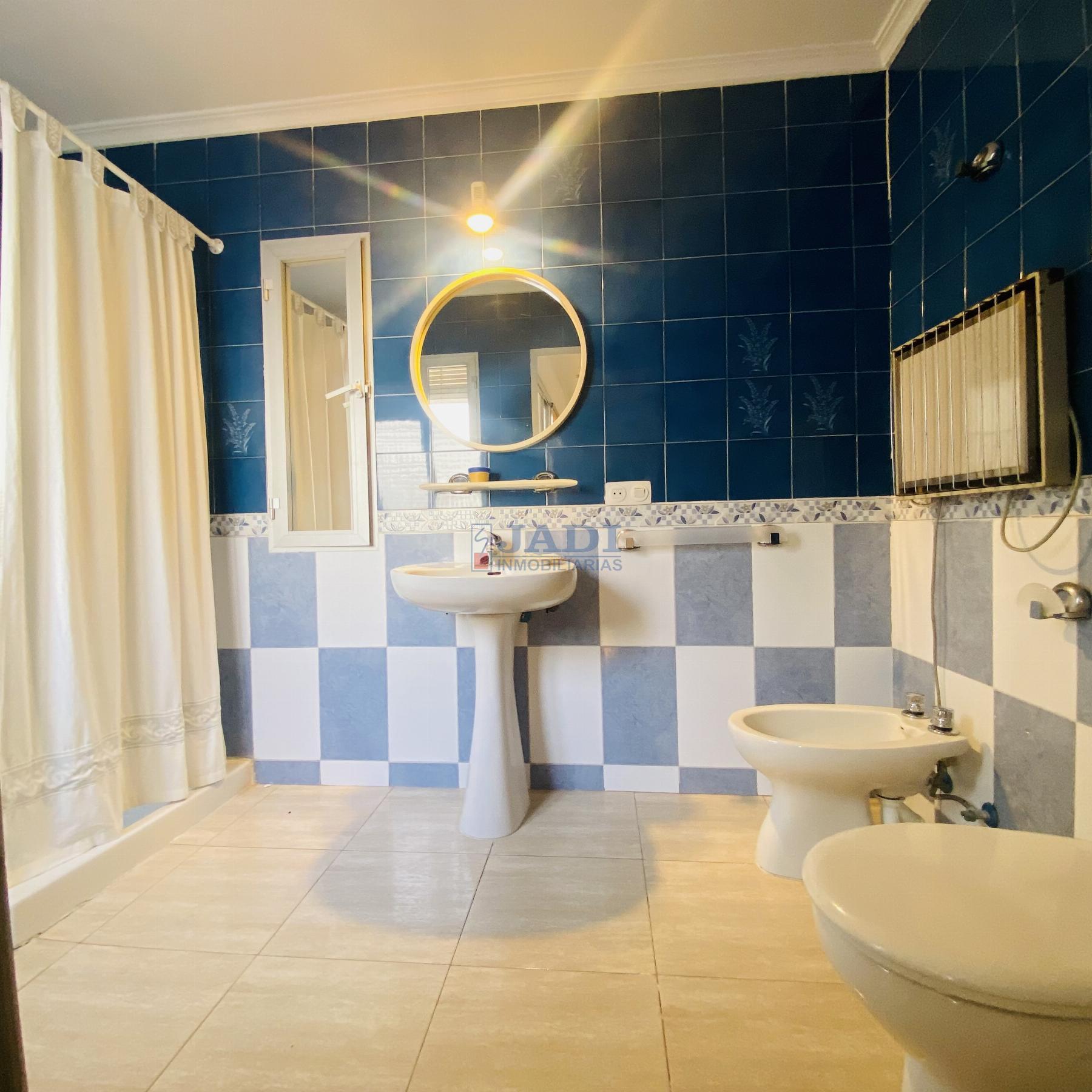 For sale of house in Valdepeñas