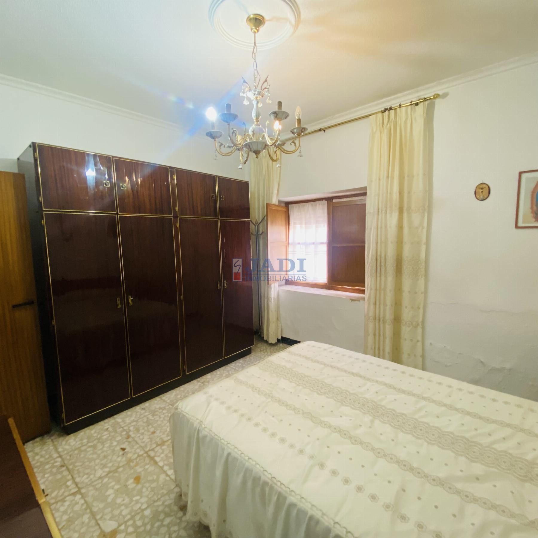 For sale of house in Valdepeñas