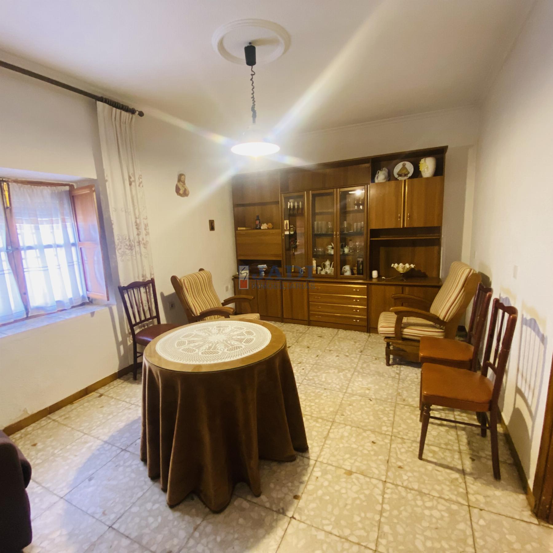 For sale of house in Valdepeñas