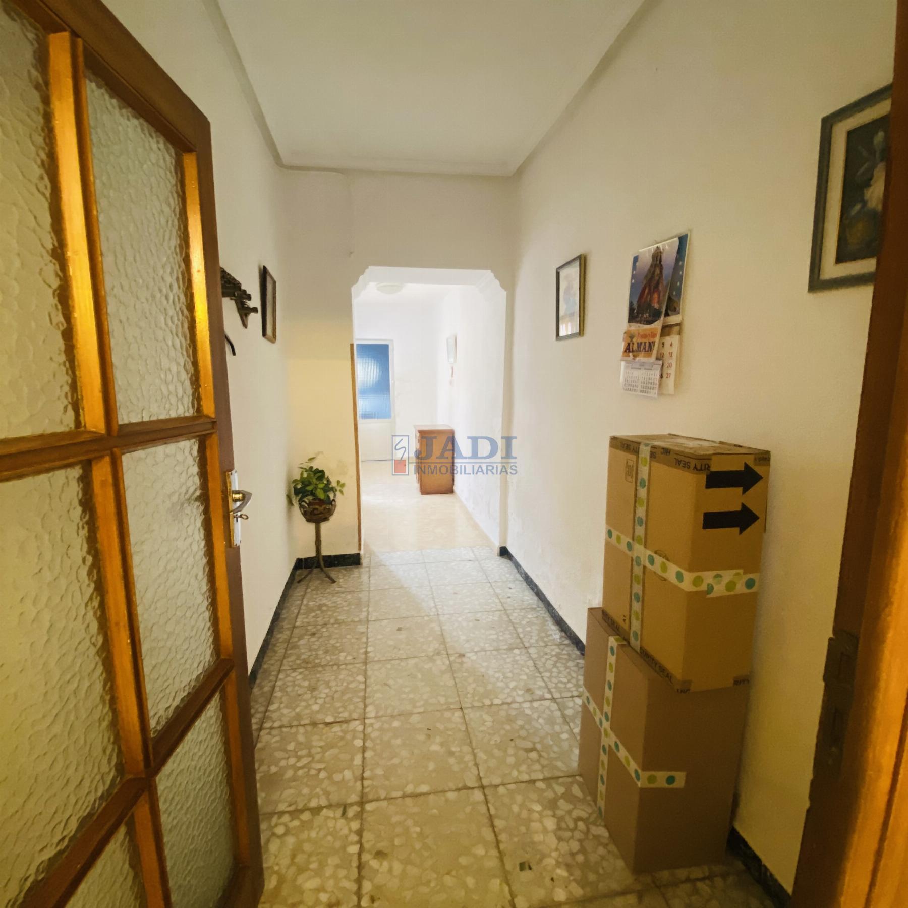 For sale of house in Valdepeñas