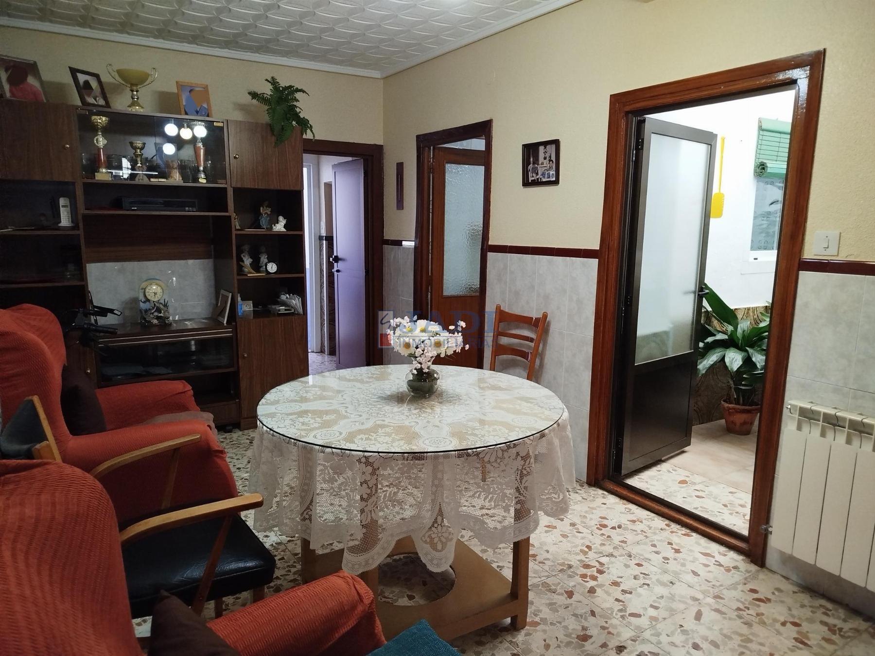 For sale of house in Valdepeñas