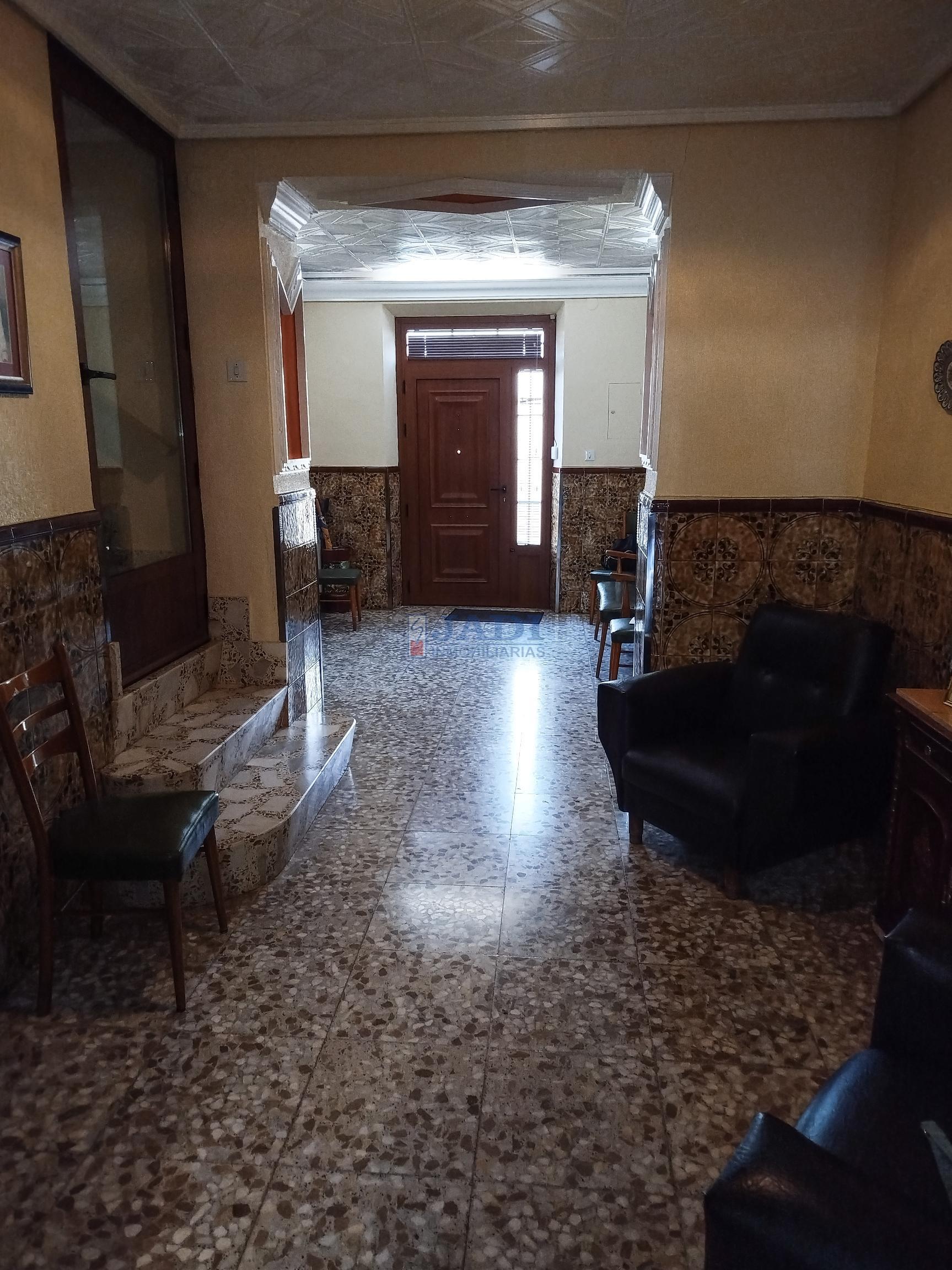 For sale of house in Valdepeñas