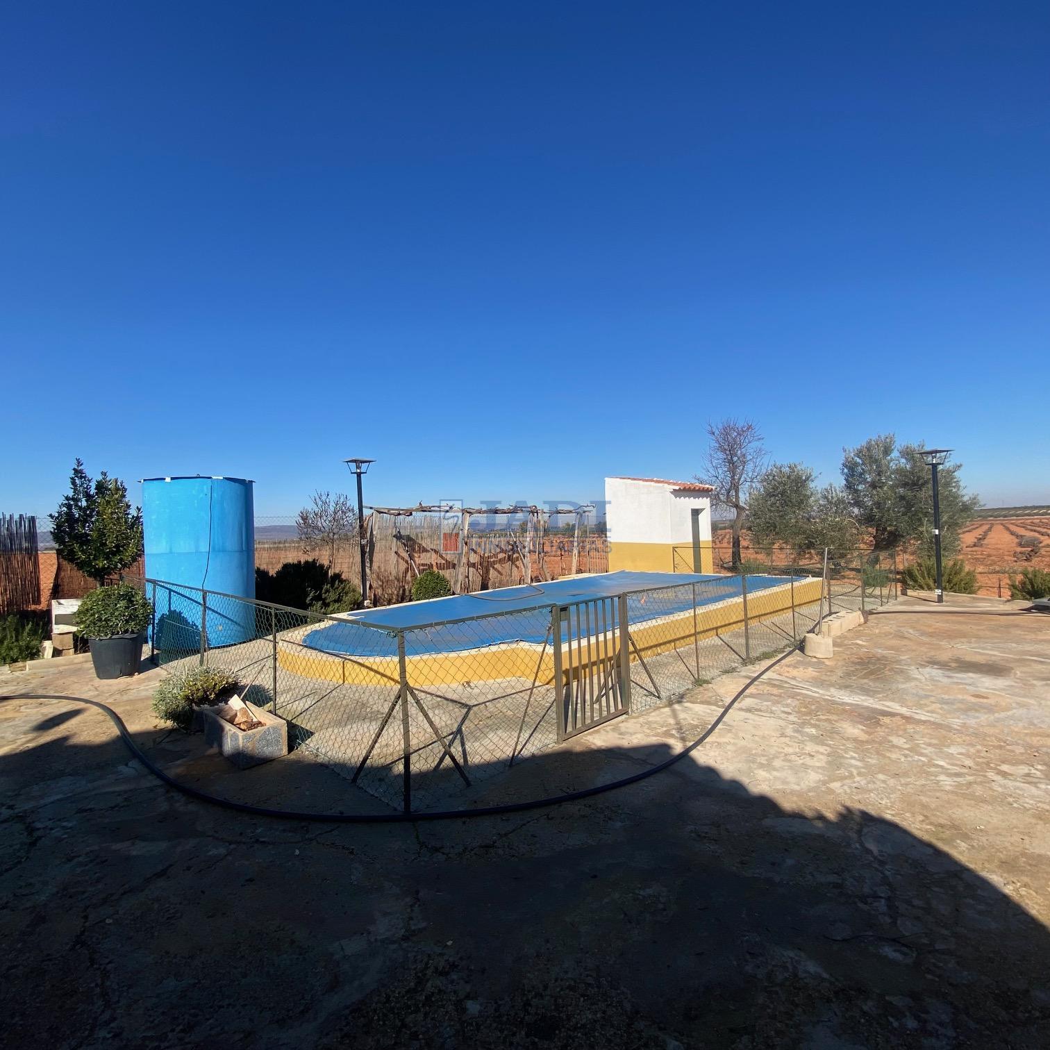 For sale of house in Valdepeñas