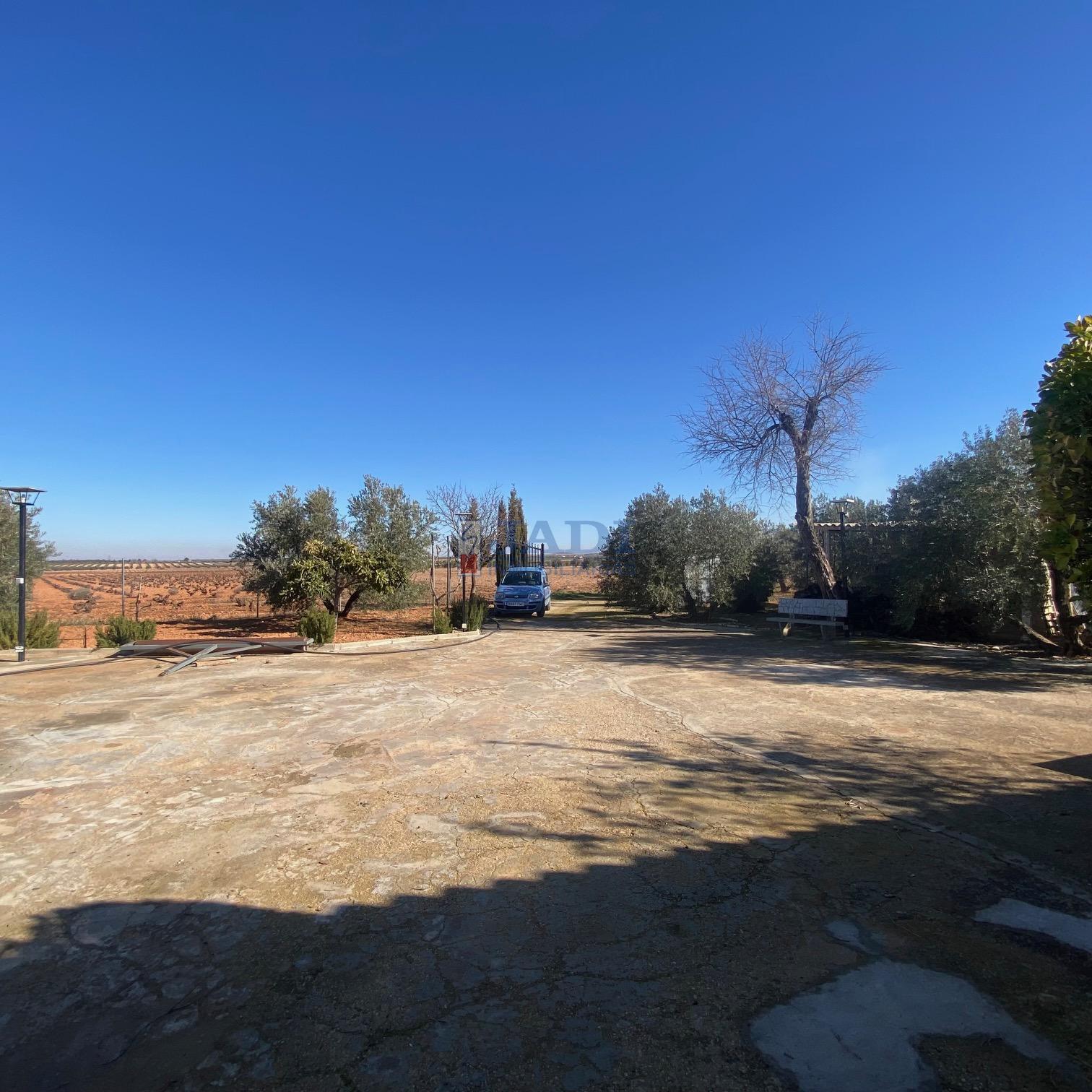 For sale of house in Valdepeñas