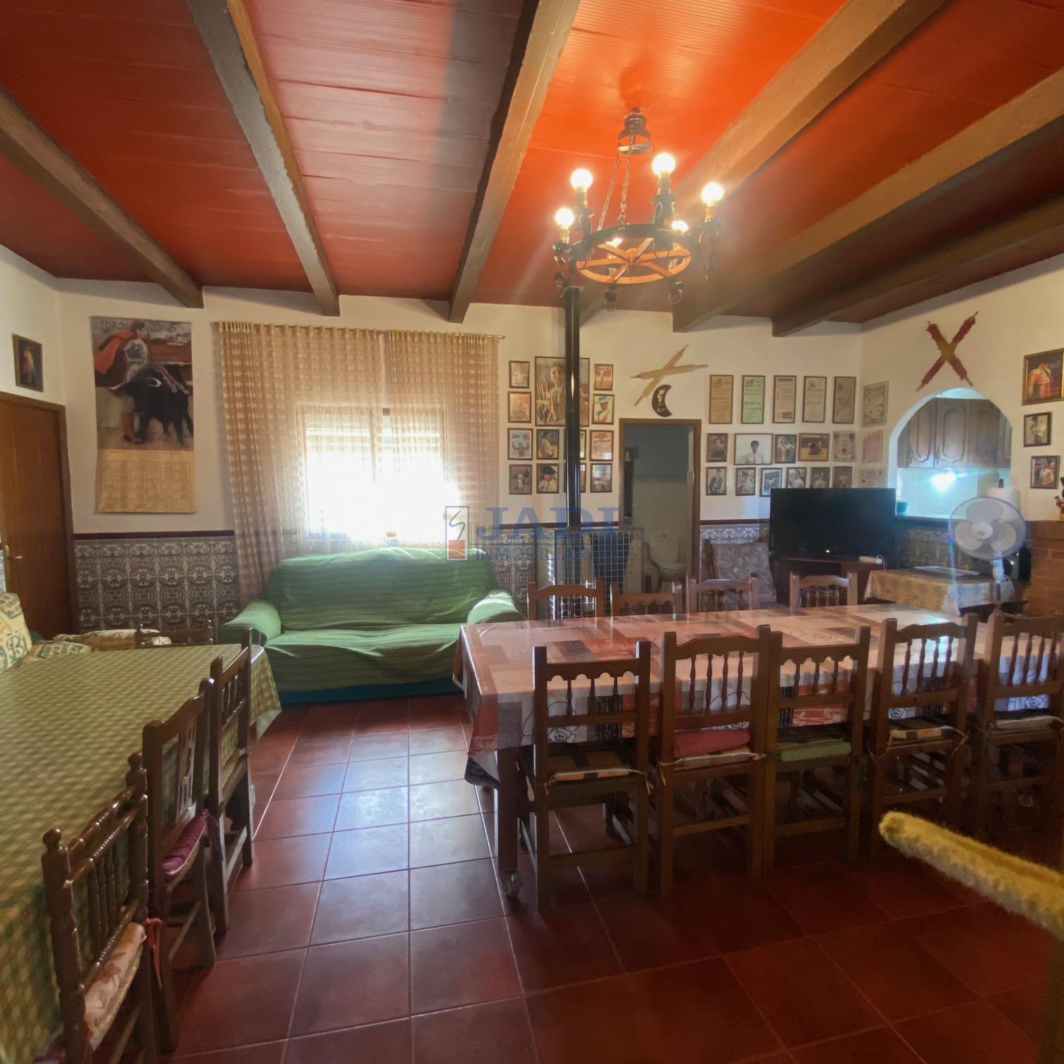 For sale of house in Valdepeñas