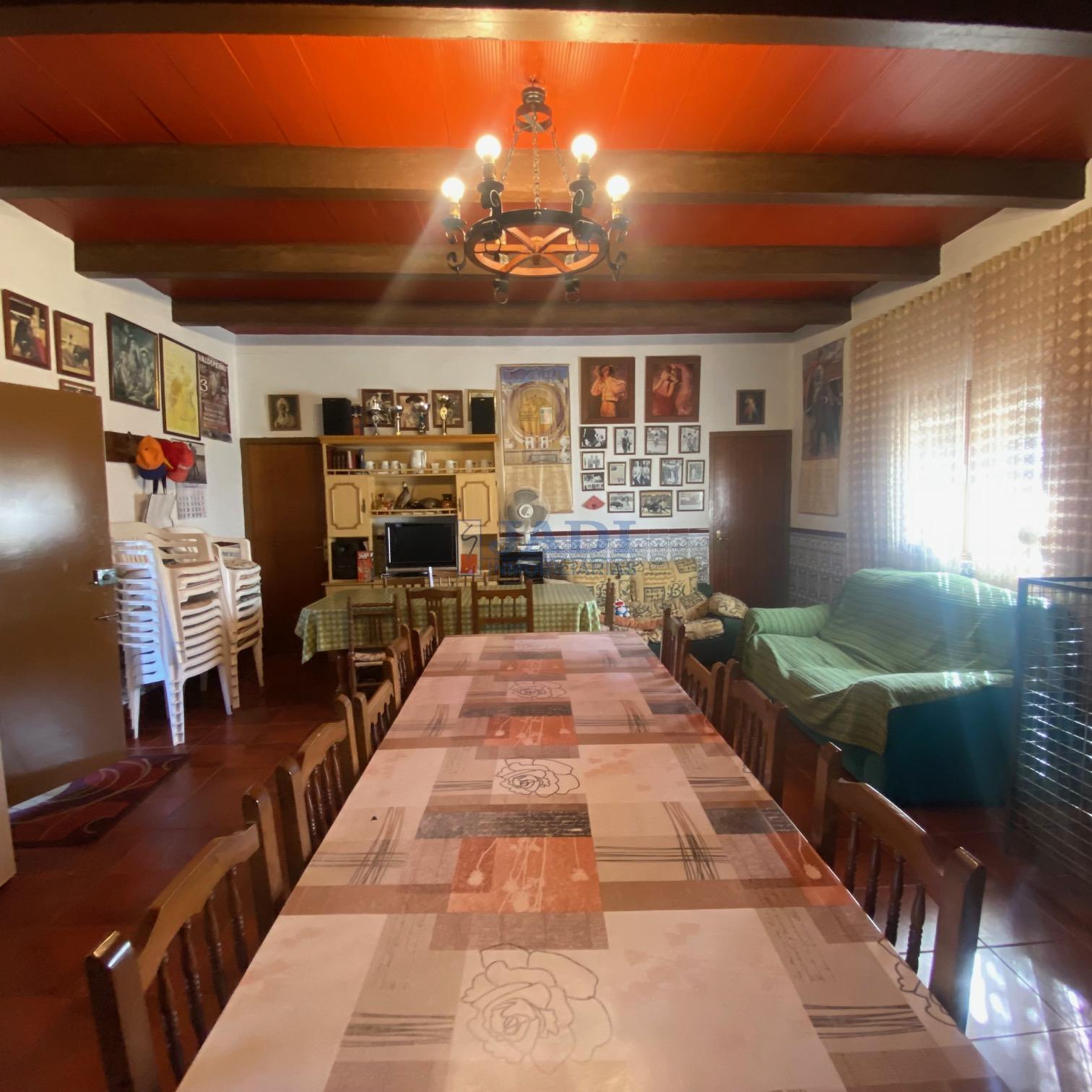 For sale of house in Valdepeñas